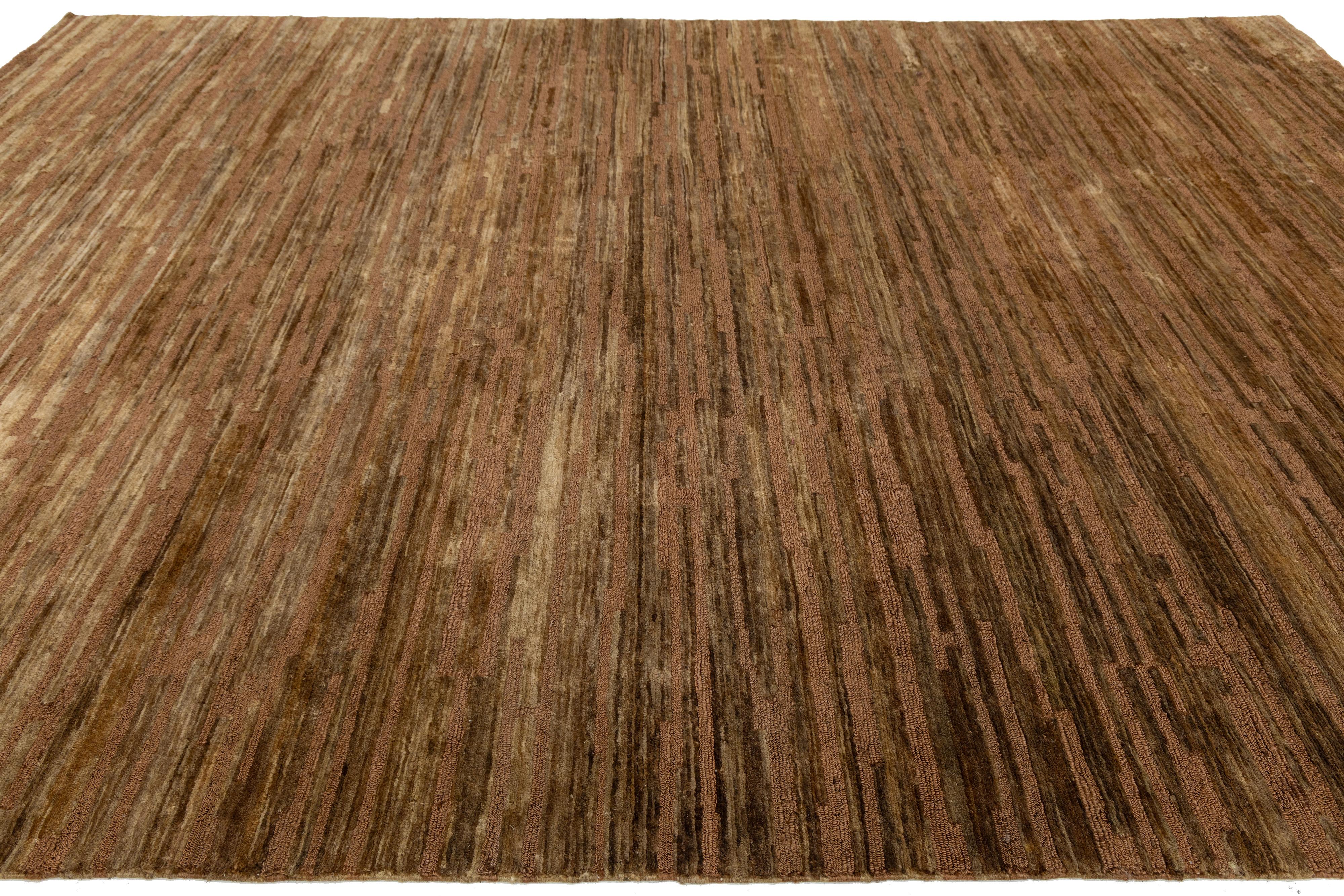 10 x 14 Modern Brown Wool and Jute Rug With Abstract Design en Nuevo estado para la venta en Norwalk, CT