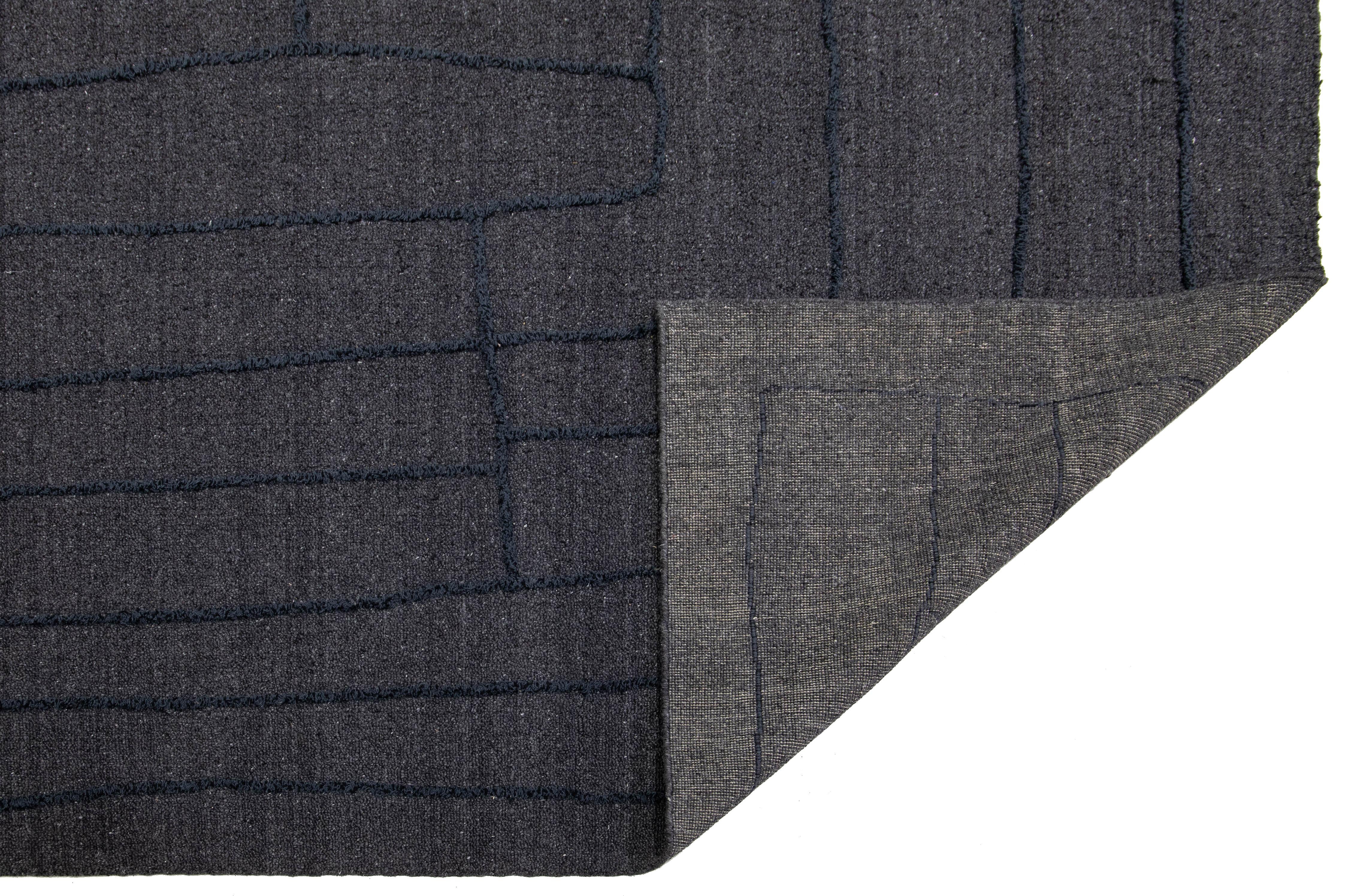 Indian 10 x 14 Modern Hand Loom Wool Rug With Blue Abstract Design For Sale