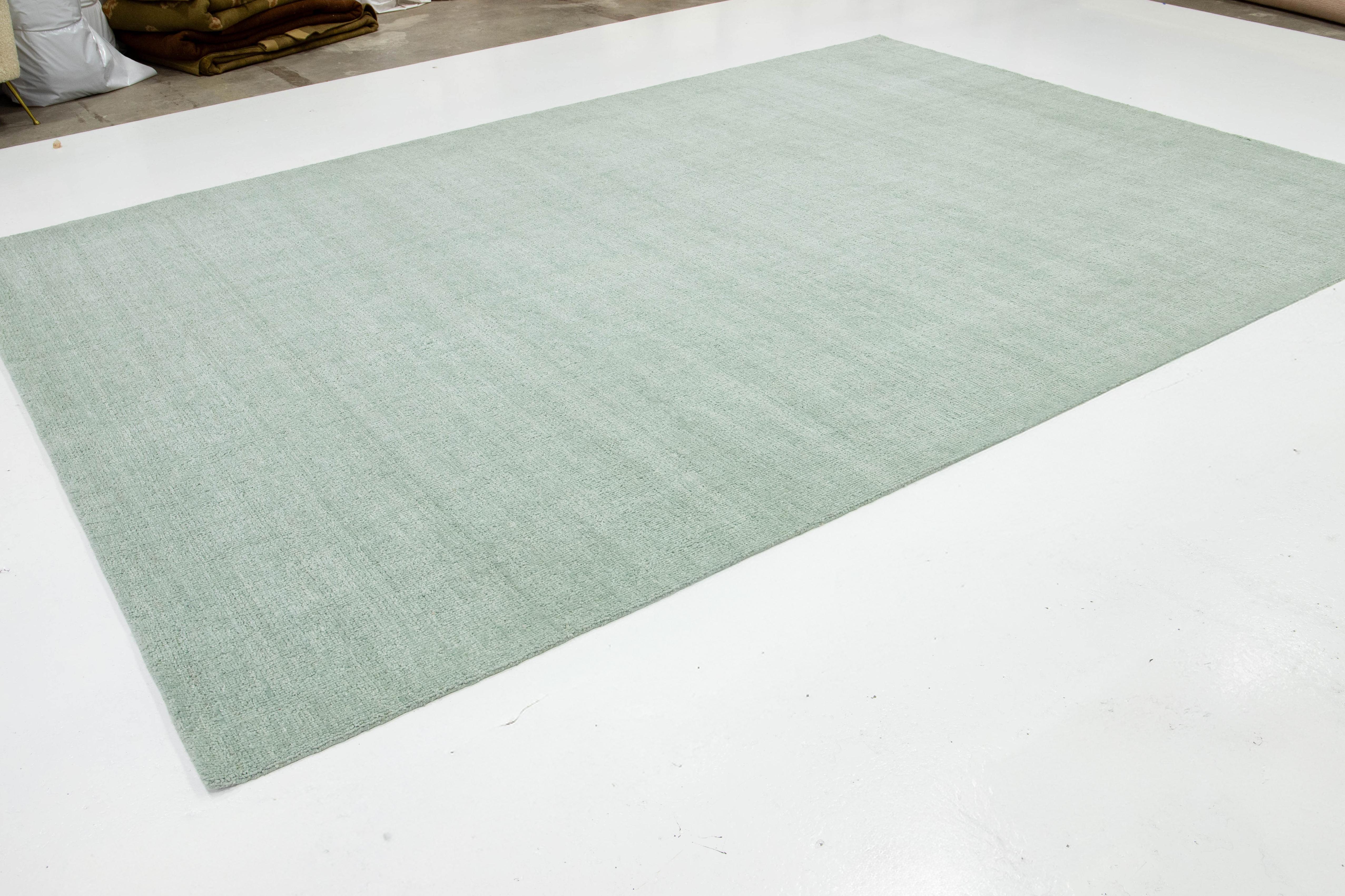 10 x 14 Alfombra moderna de lana de textura india hecha a mano en verde claro sólido Indio en venta