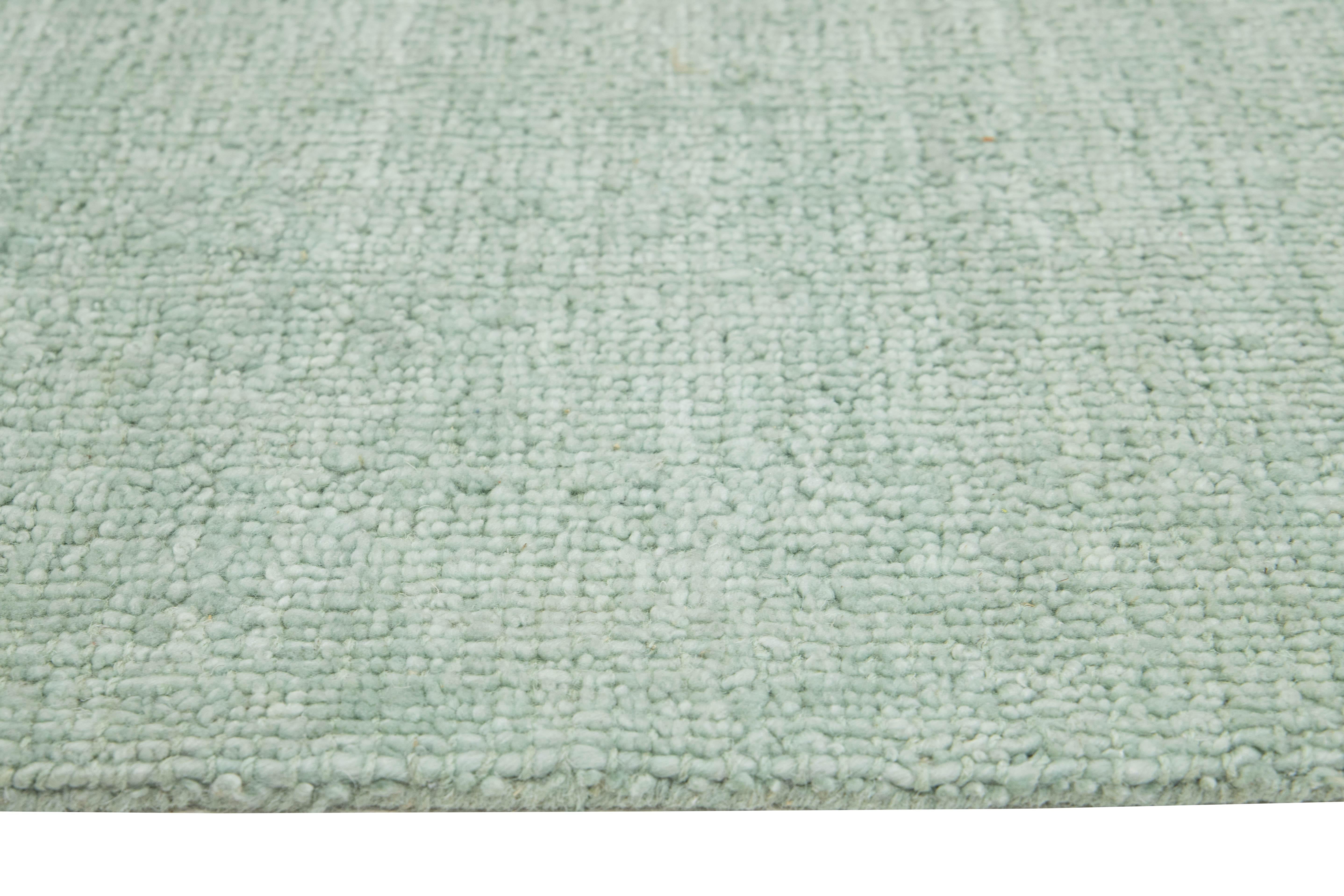 10 x 14 Alfombra moderna de lana de textura india hecha a mano en verde claro sólido en venta 1