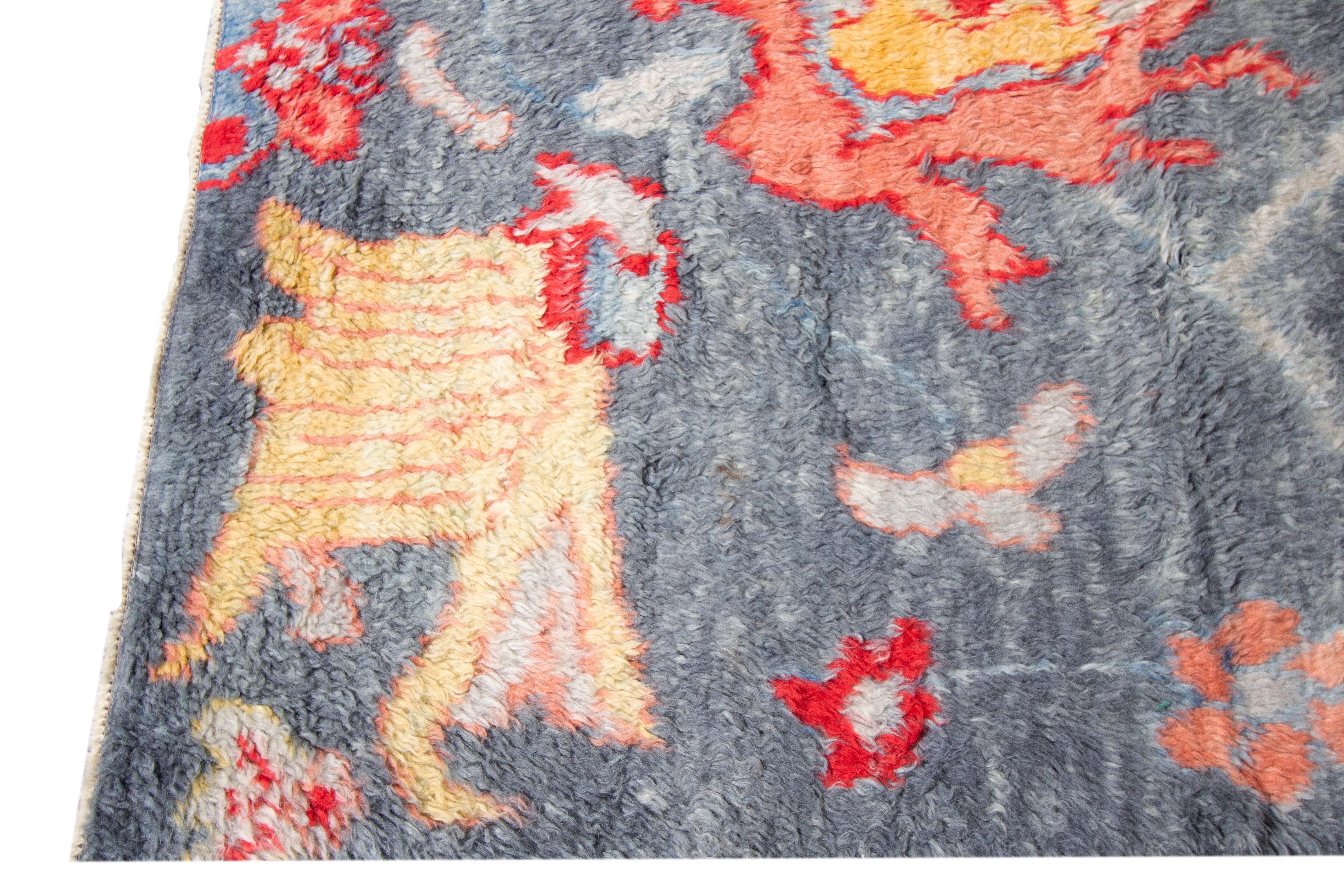 10 x 15 Moderner Wollteppich im marokkanischen Stil in Blau mit Blumenmuster im Zustand „Neu“ im Angebot in Norwalk, CT