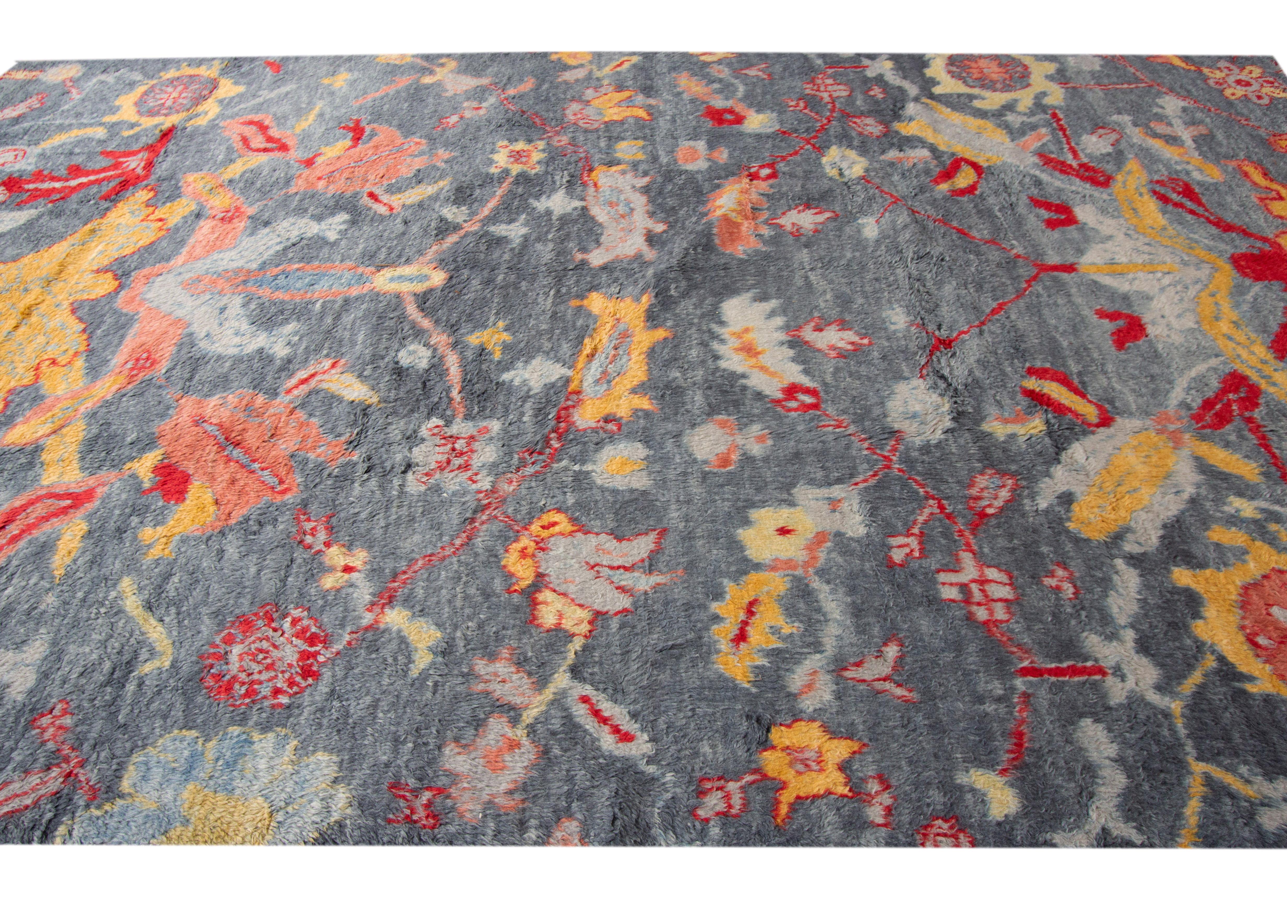 10 x 15 Moderner Wollteppich im marokkanischen Stil in Blau mit Blumenmuster (Wolle) im Angebot