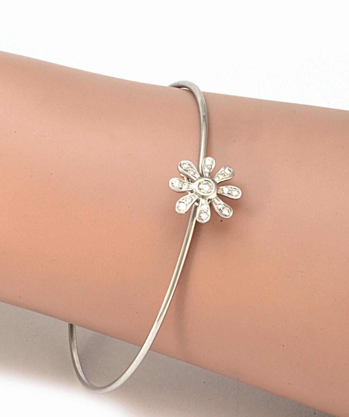 100% Authentic Tiffany & Co Paloma Picasso Platinum Diamond Daisy Bangle in excellent condition! This platinum bangle measures approximately 2.5 in X 2.5 in. It features a daisy measuring approximately  13.66mm X 13.58mm. The daisy has 17 diamonds F