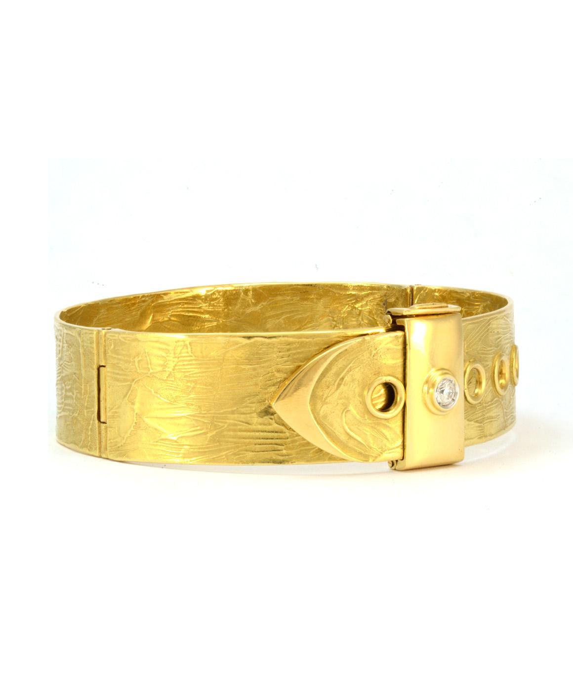 100% Authentic Zero by Torrini Solid 18 Karat Yellow Gold and Diamond Bracelet In Excellent Condition In Manchester, NH