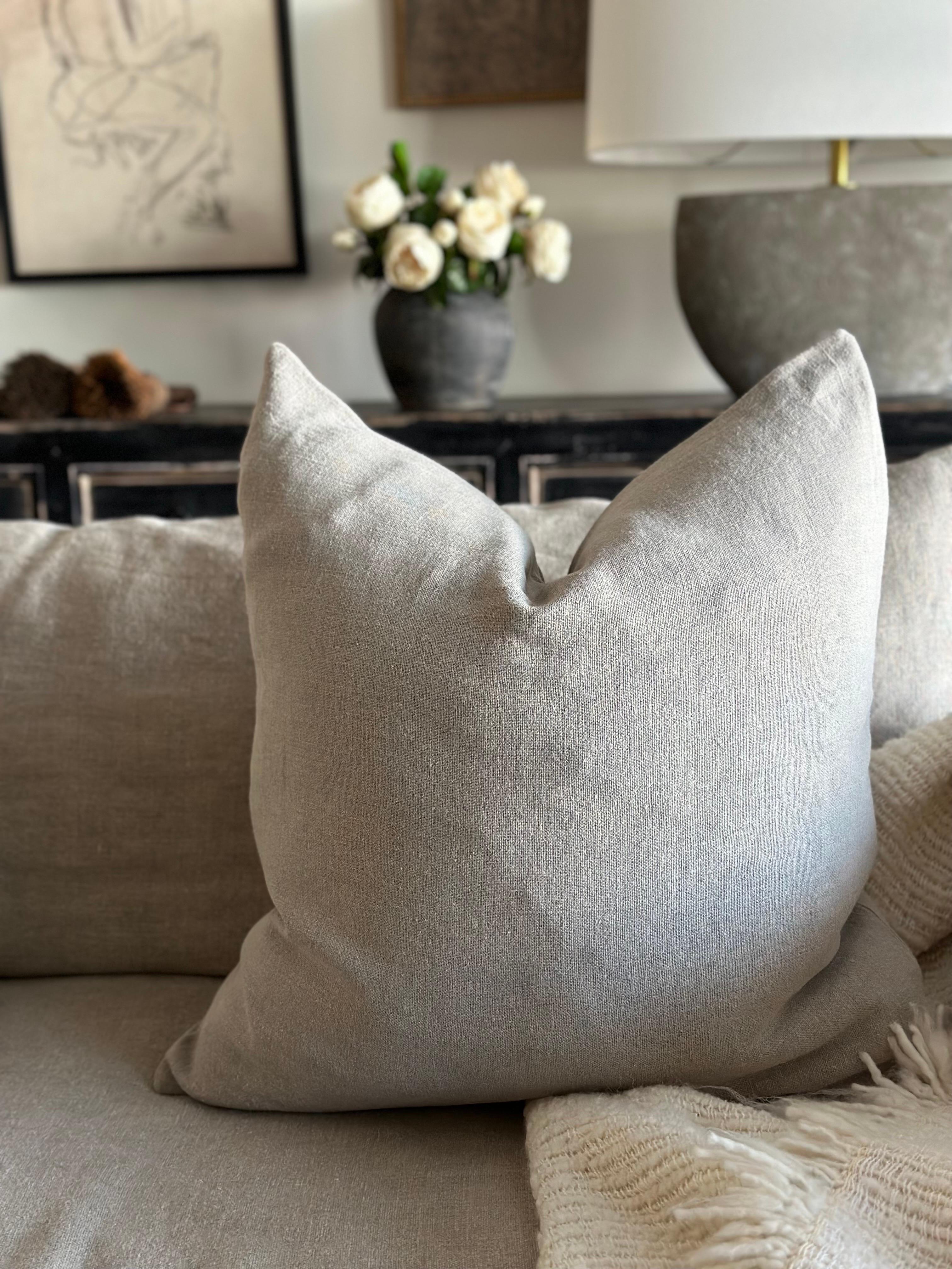 100% Linen
Made in Belgium
Natural Flax Linen Pillow cover with overlocked seams and hidden zipper closure.
Size 25