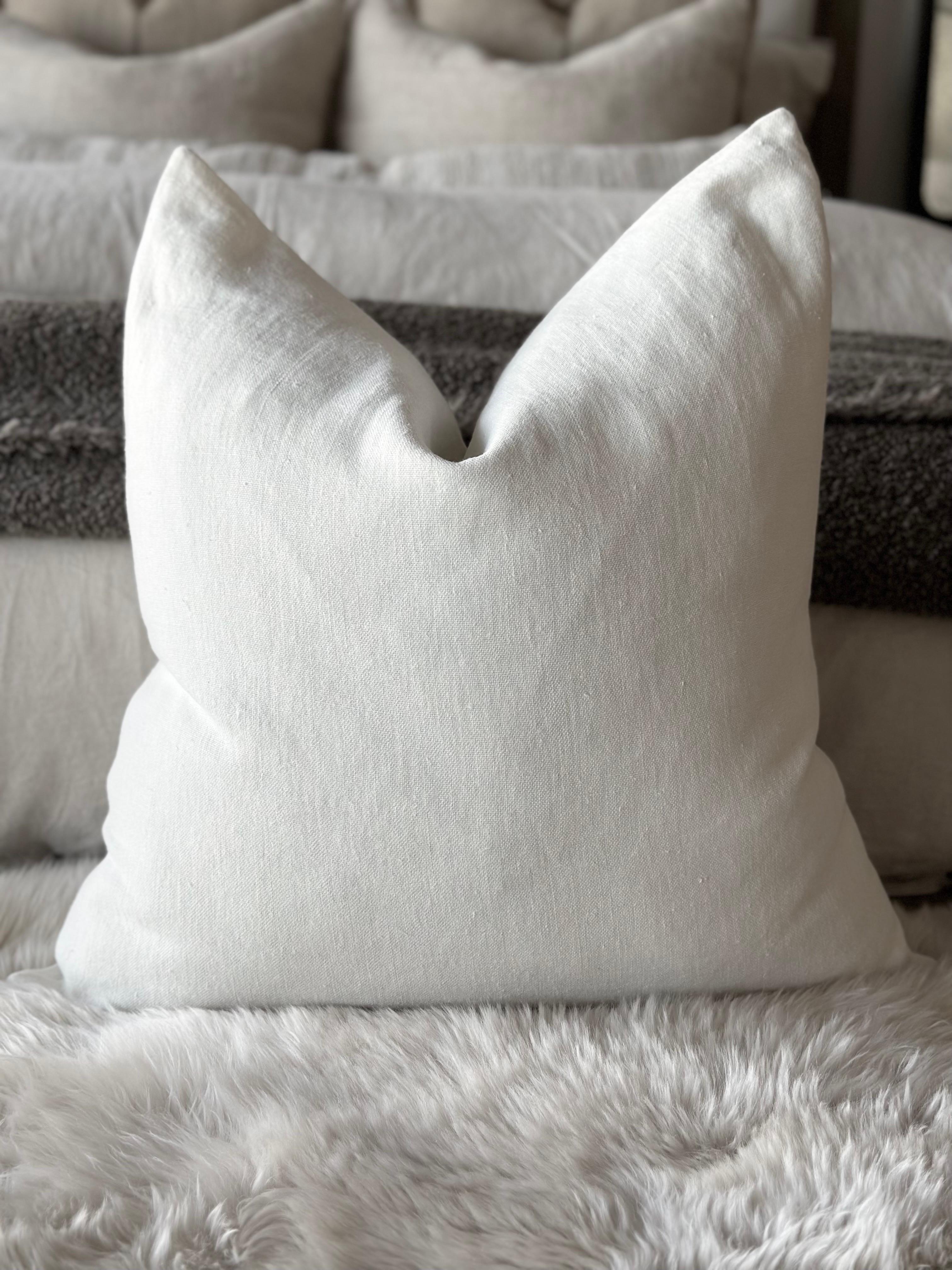 100% Linen
Made in Belgium
Natural Flax Linen Pillow cover with overlocked seams and hidden zipper closure.
Size 25