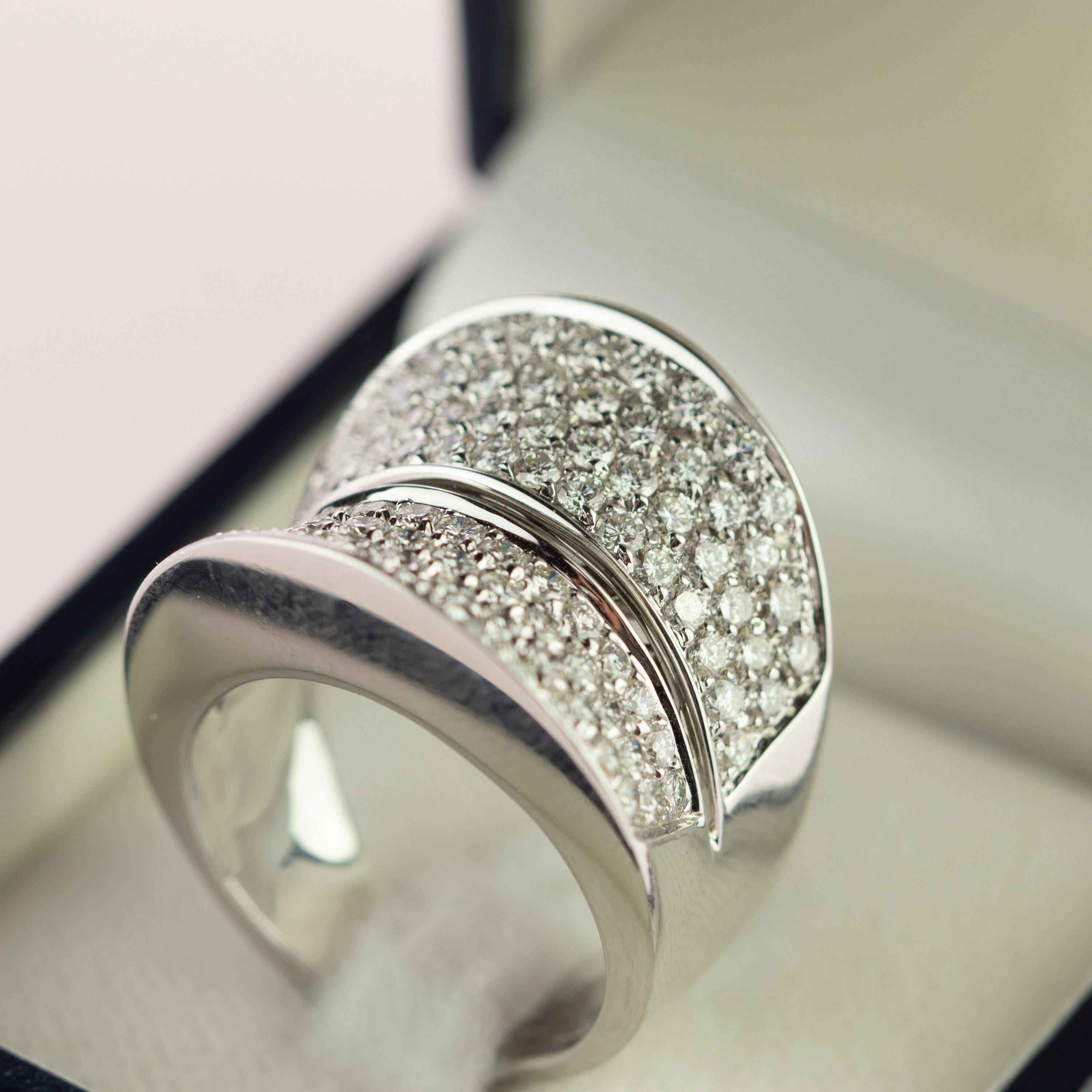 100 Brillant Diamant 18 Karat Weißgold Cluster Kuppelring AIG zertifizierter Ring im Angebot 4