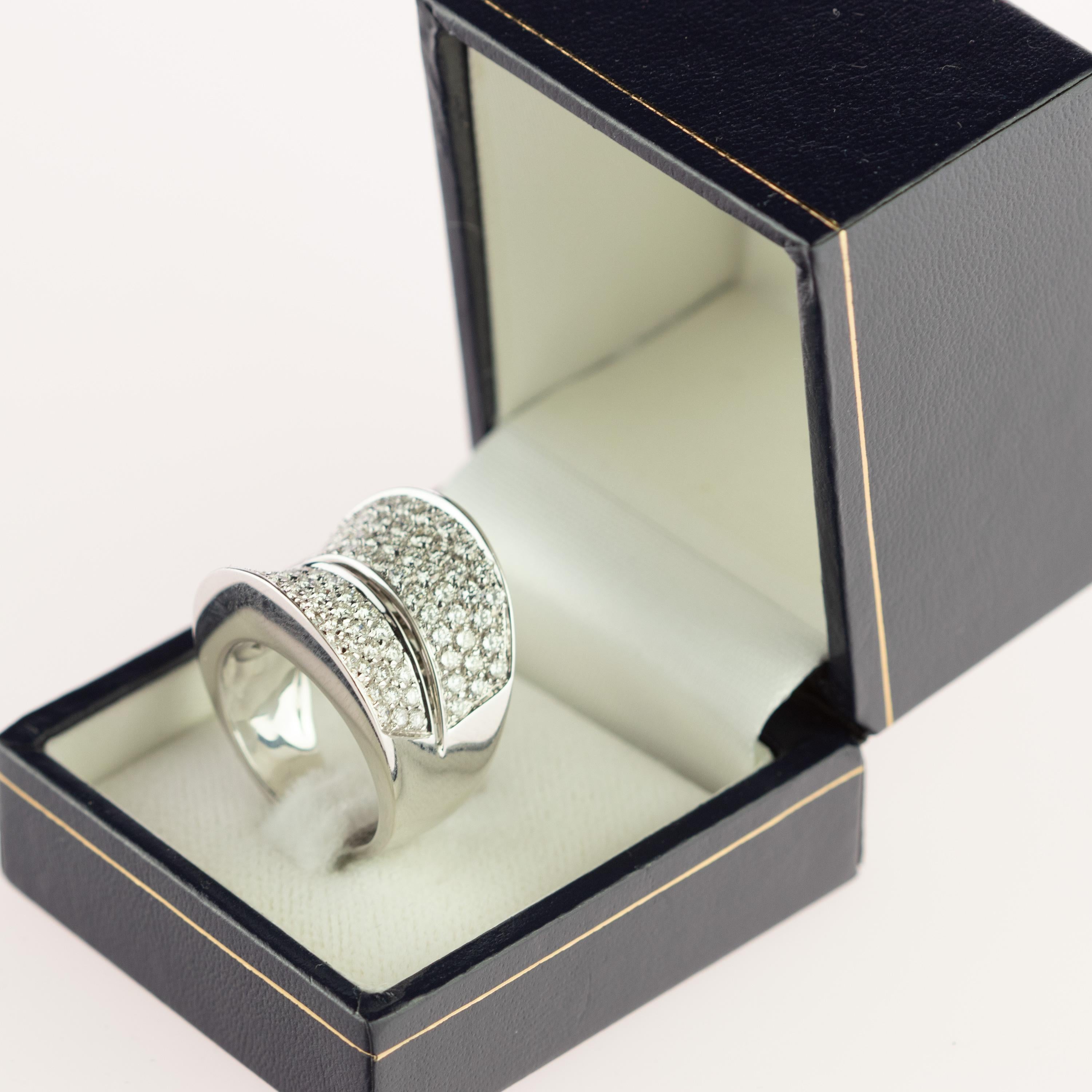 100 Brillant Diamant 18 Karat Weißgold Cluster Kuppelring AIG zertifizierter Ring im Angebot 5