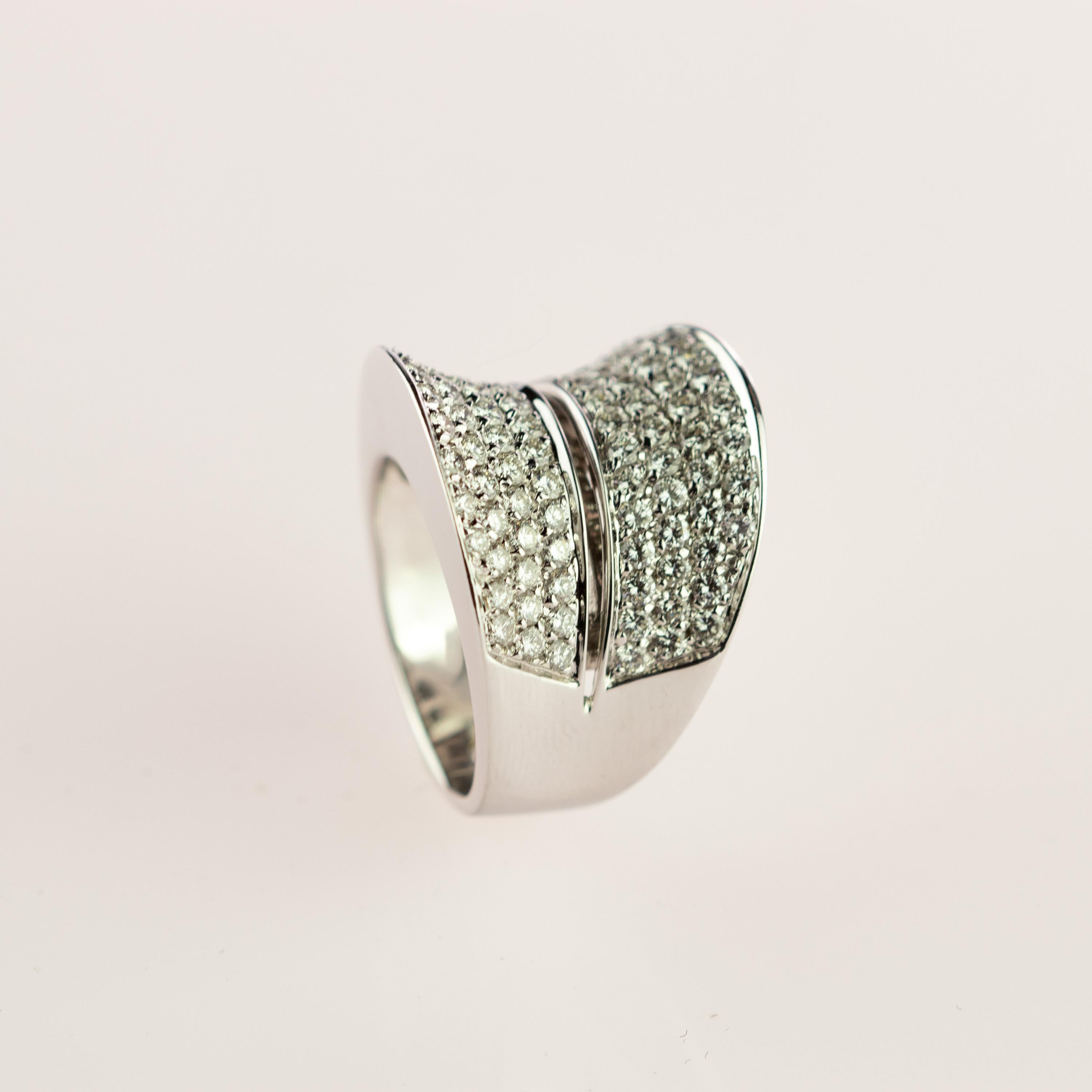 100 Brillant Diamant 18 Karat Weißgold Cluster Kuppelring AIG zertifizierter Ring für Damen oder Herren im Angebot