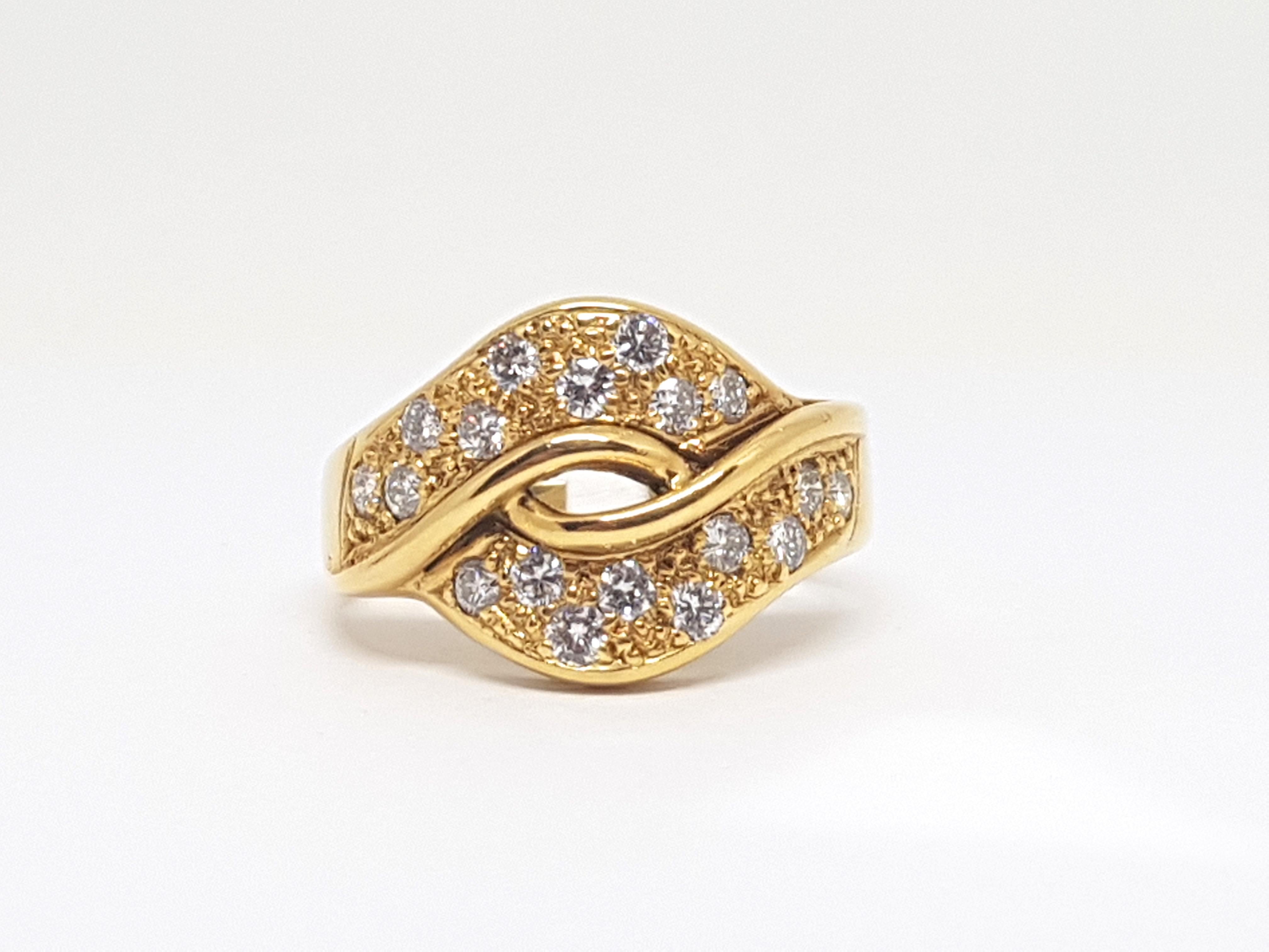 Contemporary 1.00 Carat 18 Karat Yellow Gold Diamond Ring For Sale