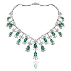 100 Carat 18K Gold with Emerald and Mixed Cut Diamonds Necklace