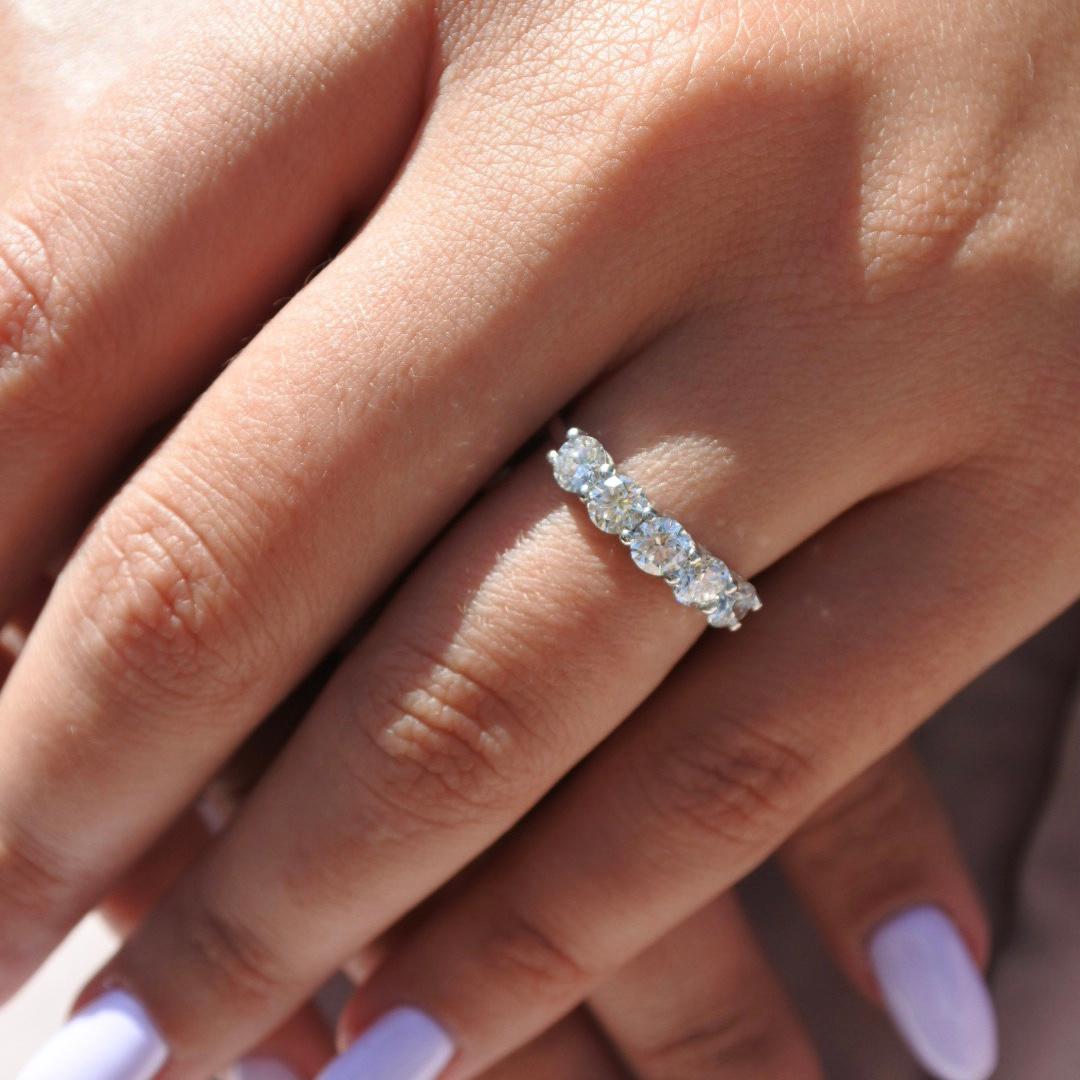 For Sale:  1.00 Carat 5 Stone Diamond Wedding Ring in 14k White Gold, Shlomit Rogel 7