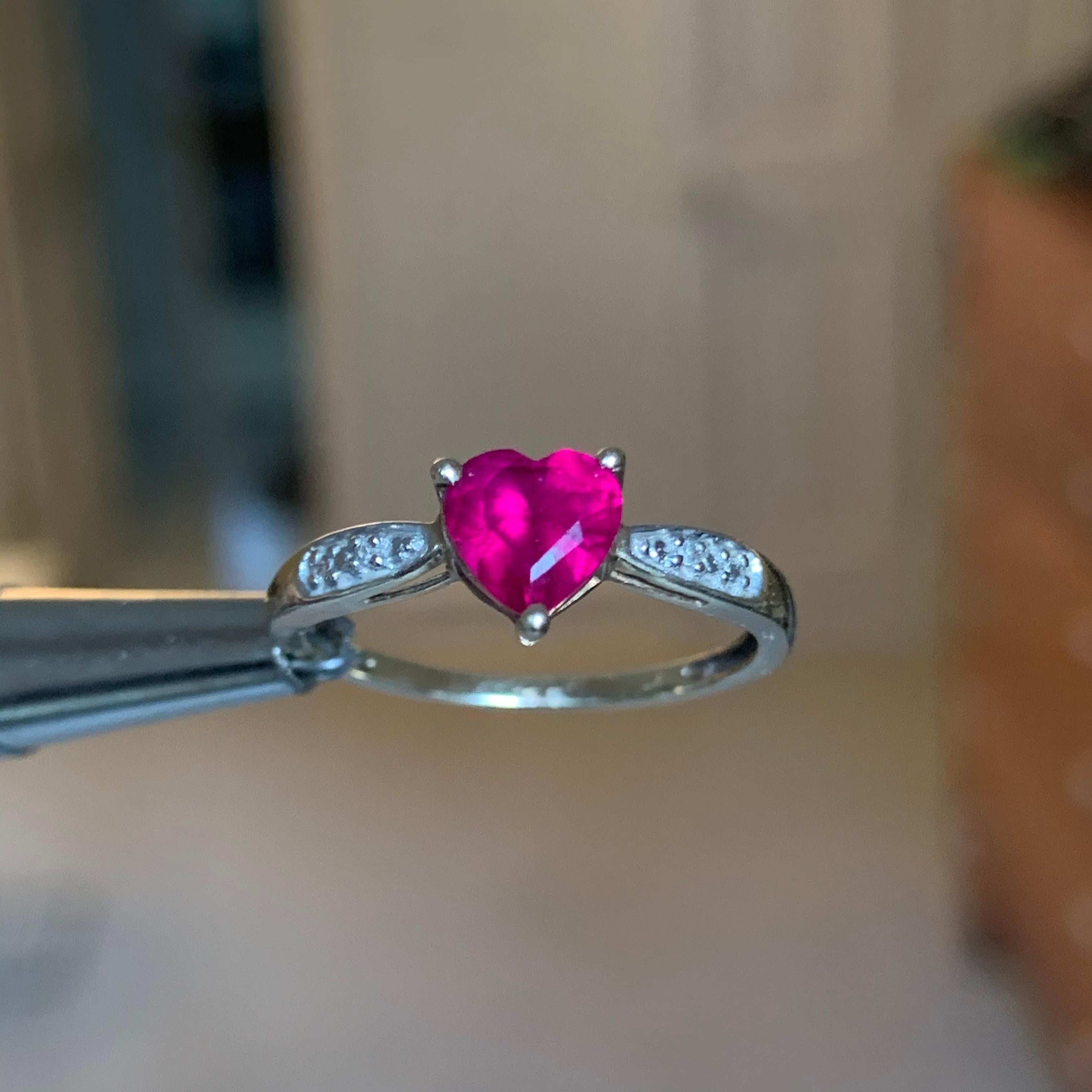 Modern 1.00 Carat Approximate Ruby Heart Shape Ring For Sale