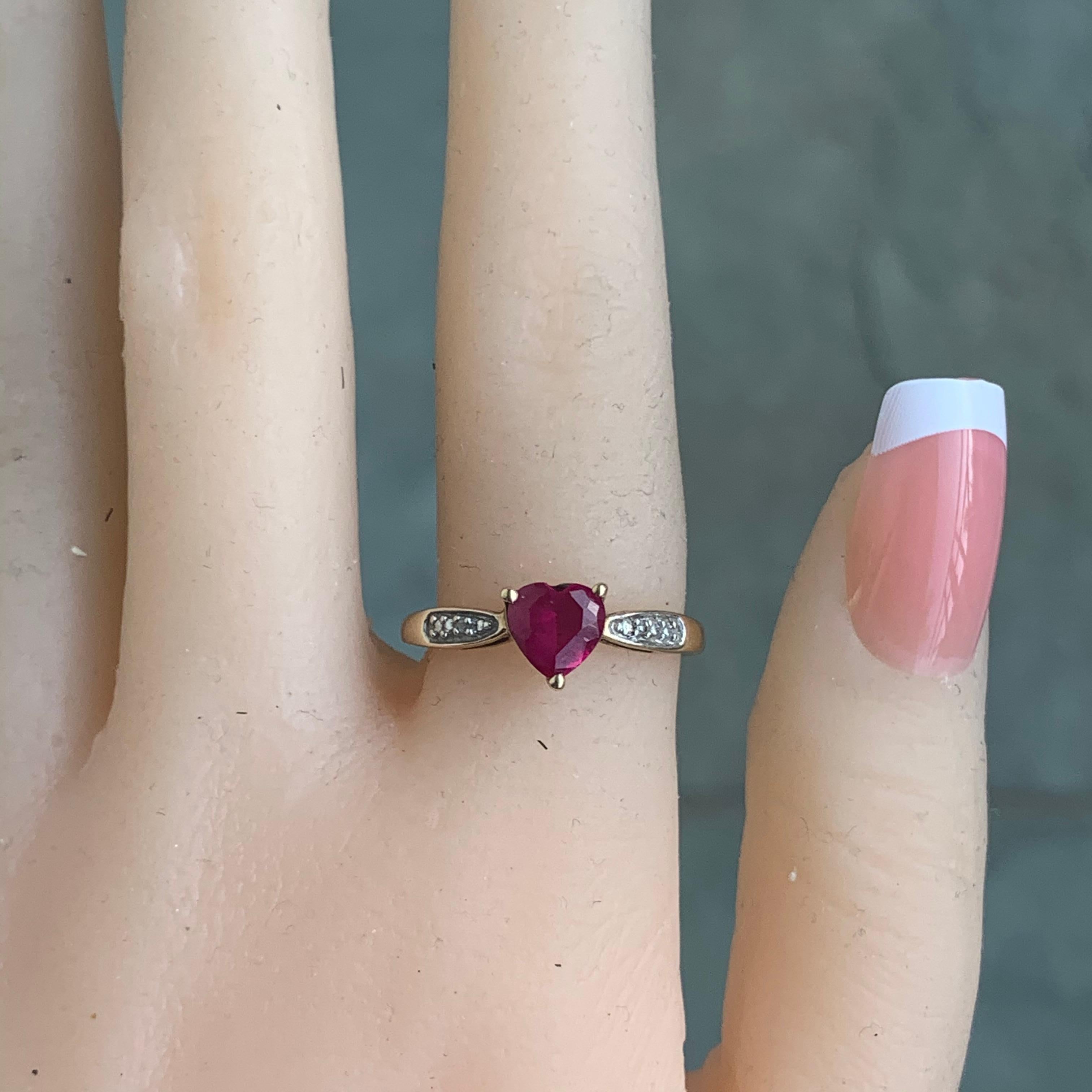 1.00 Carat Approximate Ruby Heart Shape Ring In New Condition For Sale In West Hollywood, CA