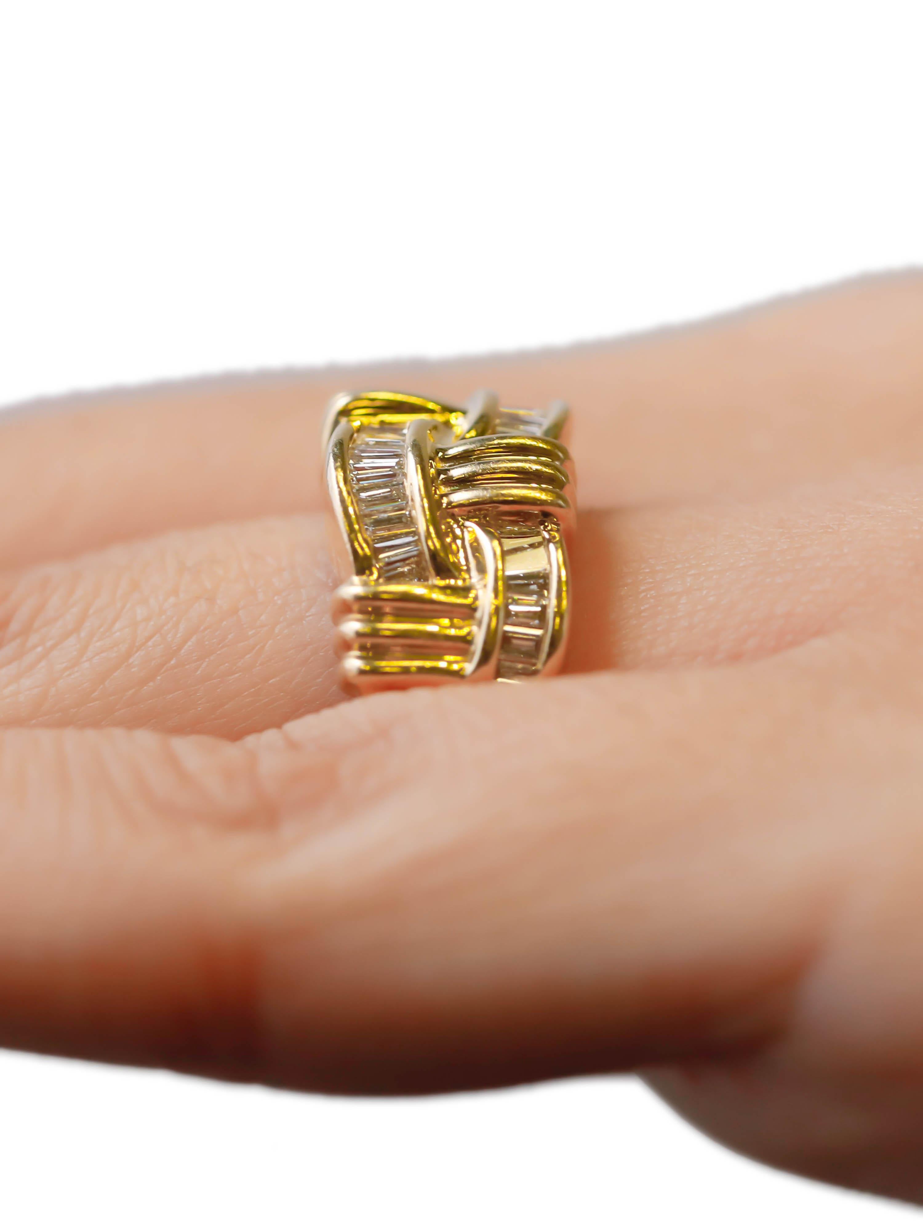 Bague de fiançailles en or jaune 14k avec diamant baguette de 1,00 carat Pour femmes en vente