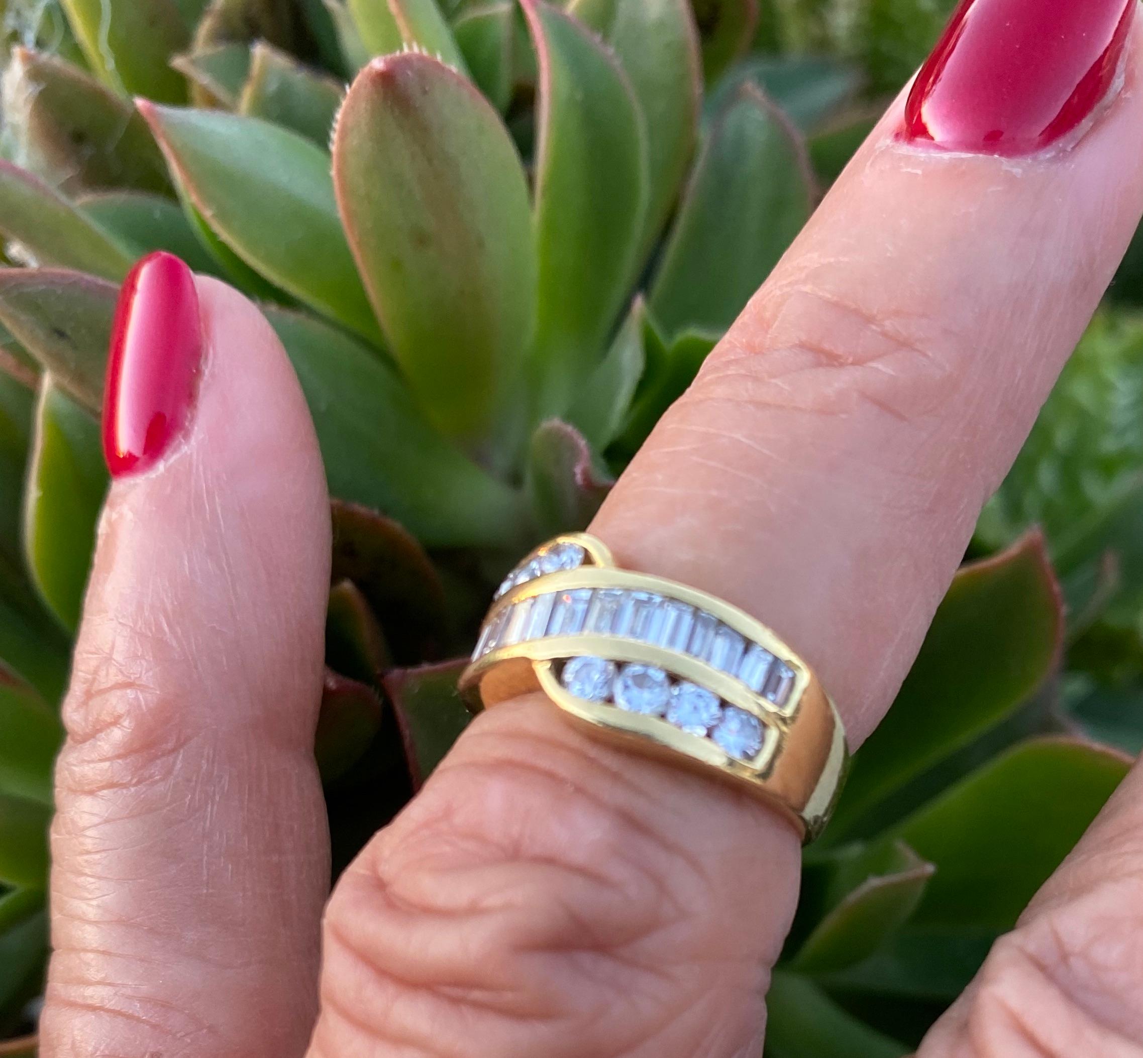 1.00 Carat Baguette Diamond Band Ring 18 Karat Yellow Gold In Good Condition In Laguna Hills, CA