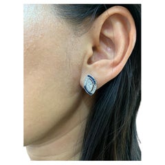 Boucles d'oreilles en or blanc 18 carats avec saphir bleu de 1,00 carat et diamants