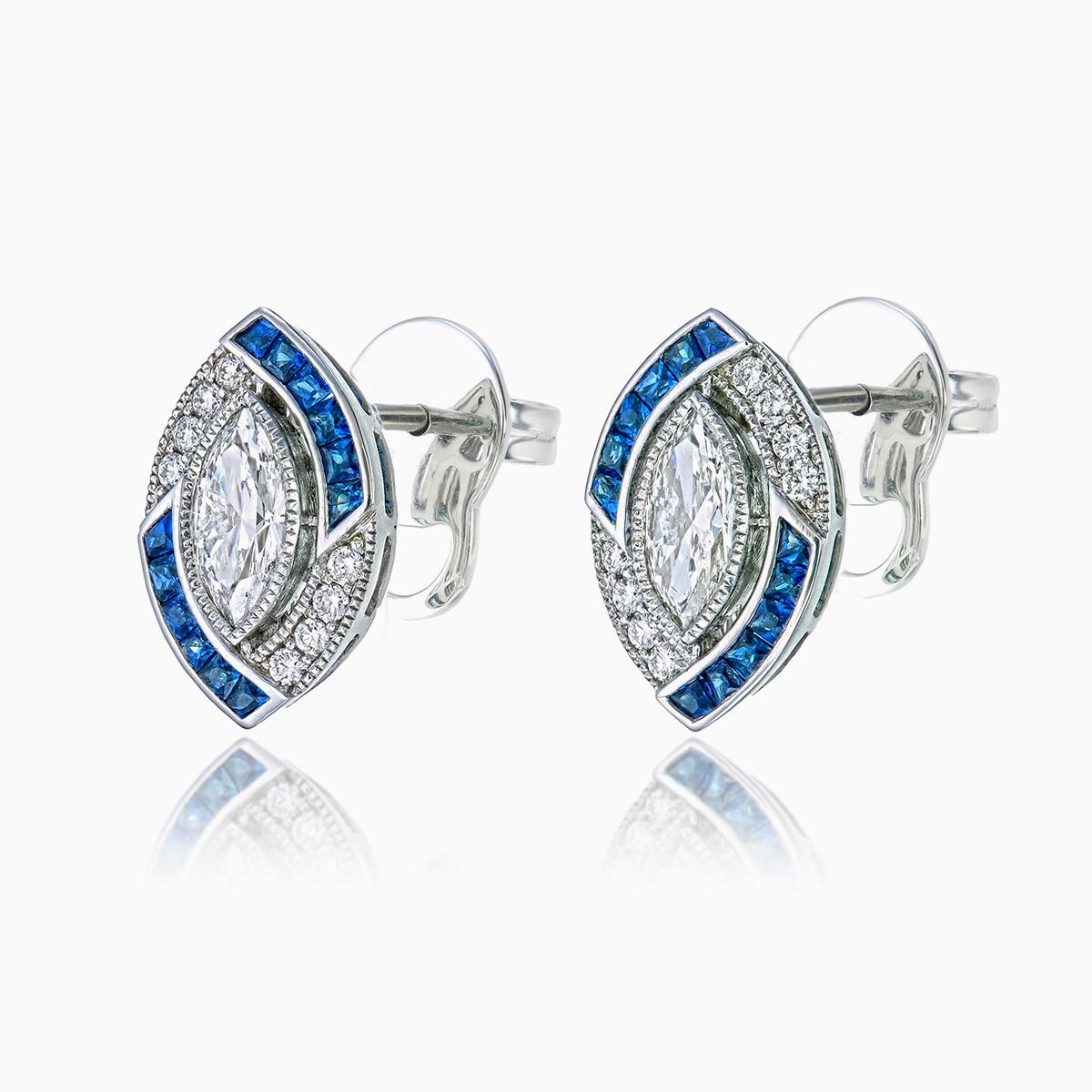 Orecchini con zaffiro blu da 1,00 carati e diamanti in oro bianco da 18 carati In condizioni Nuovo in vendita a Bangkok, TH