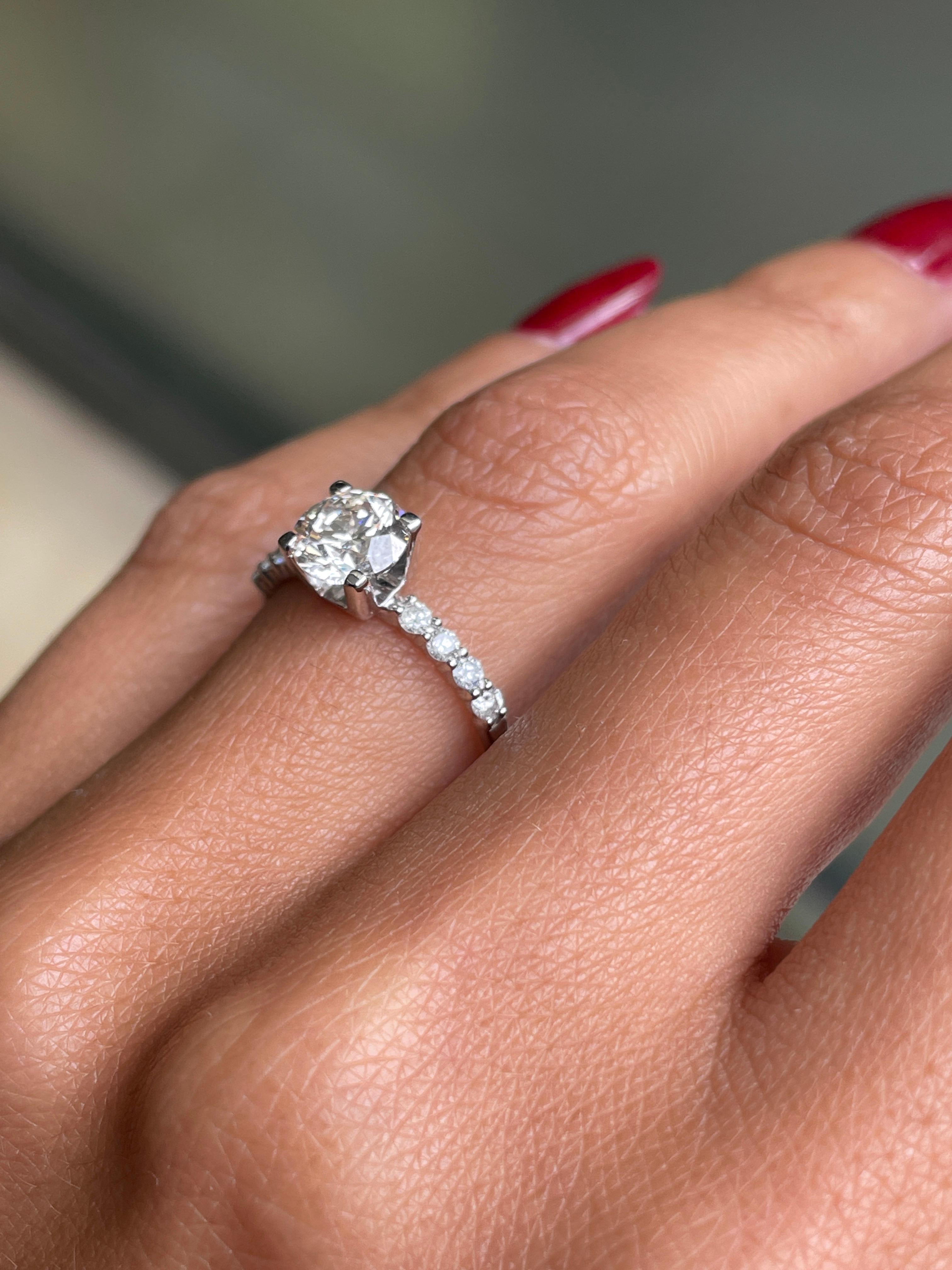 Anello di fidanzamento in oro bianco 18 carati con diamante taglio brillante da 1,00 carati In condizioni ottime in vendita a London, GB