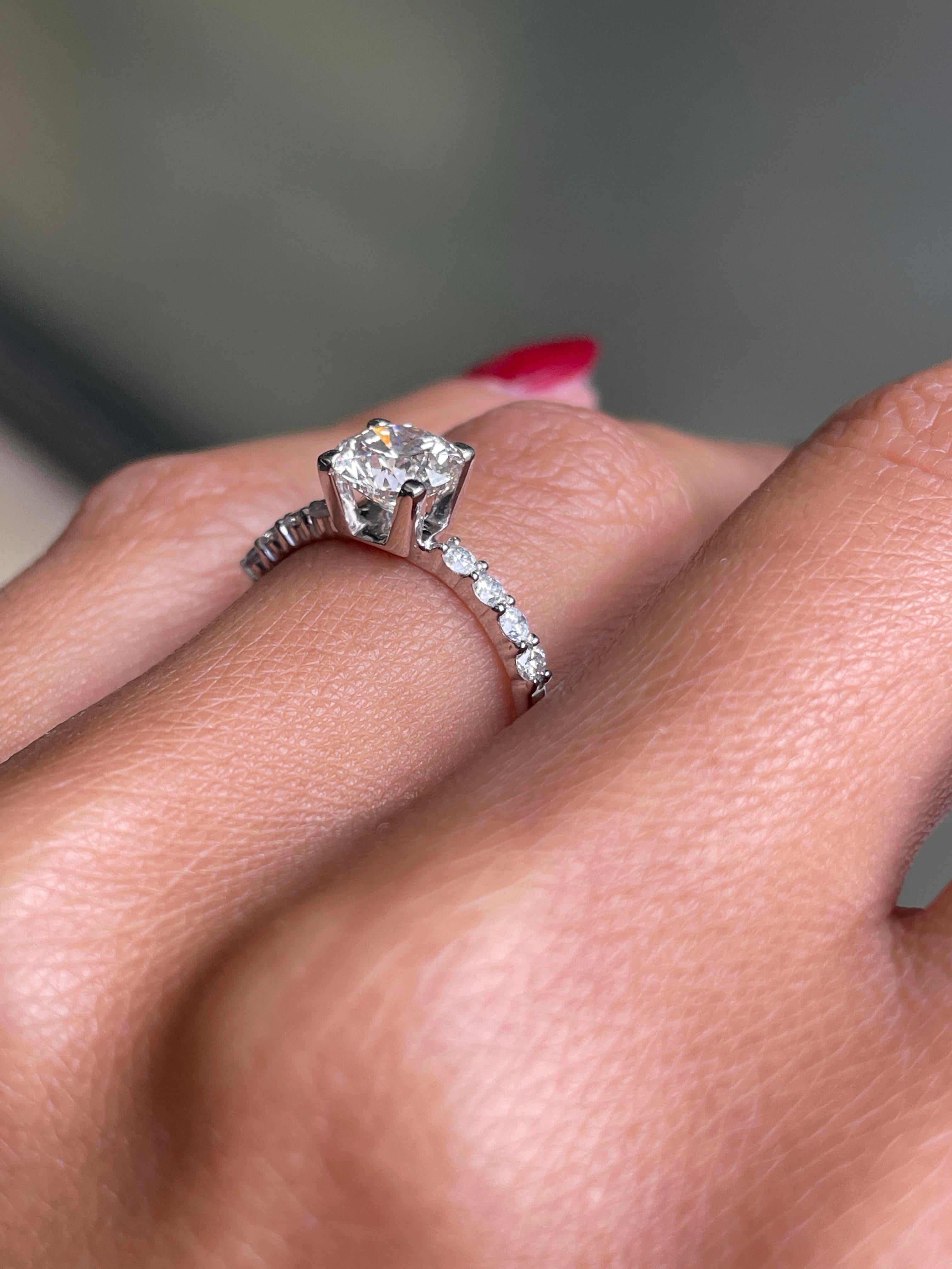 1.00 Carat Brilliant Cut Diamond 18 Carat White Gold Engagement Ring For Sale 1
