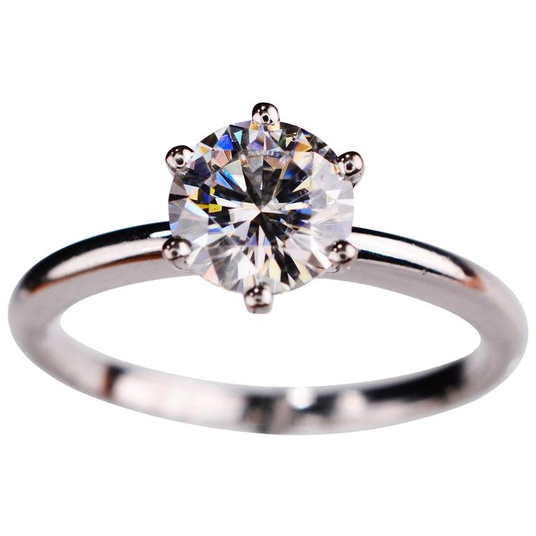 1.00 Carat Brilliant Round Cut Moissanite 18 Karat White Gold Engagement Ring For Sale