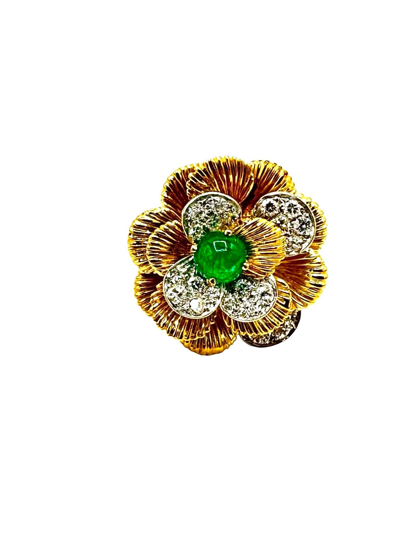 Orecchini a fiore in platino 18 carati con smeraldo cabochon da 1,00 carati e diamante da 2,00 carati In condizioni ottime in vendita a Chevy Chase, MD