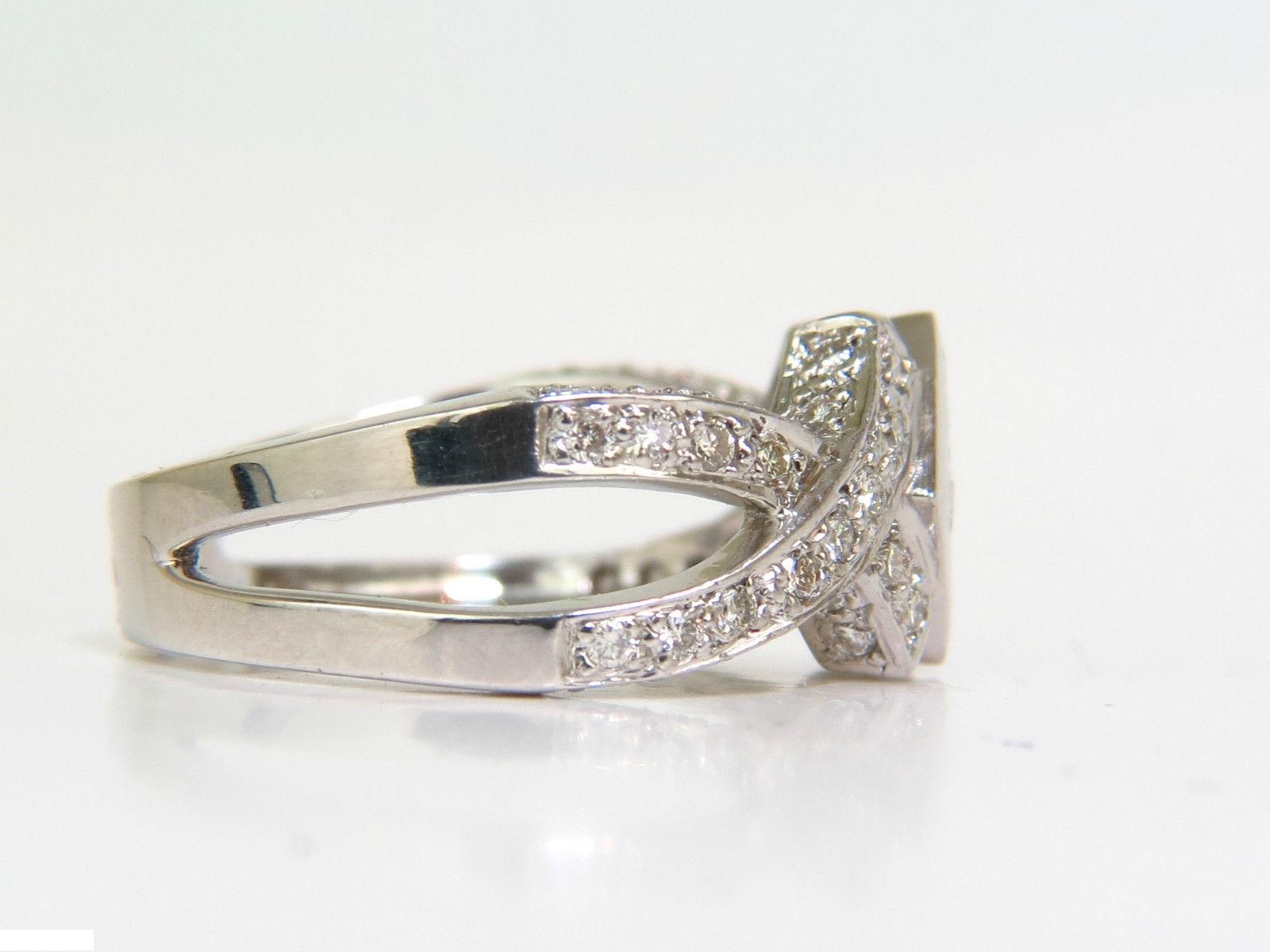 1,00 Karat Classic Princesse Cluster und Rundungen Crossover Ring Split Shank im Zustand „Neu“ im Angebot in New York, NY