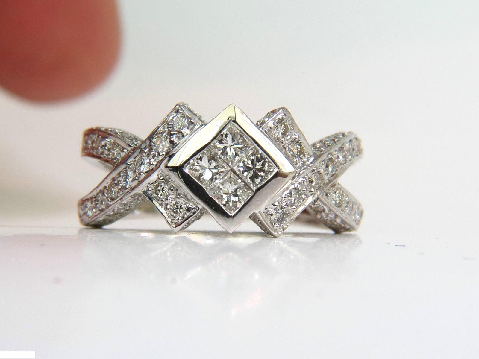 1,00 Karat Classic Princesse Cluster und Rundungen Crossover Ring Split Shank im Angebot 1