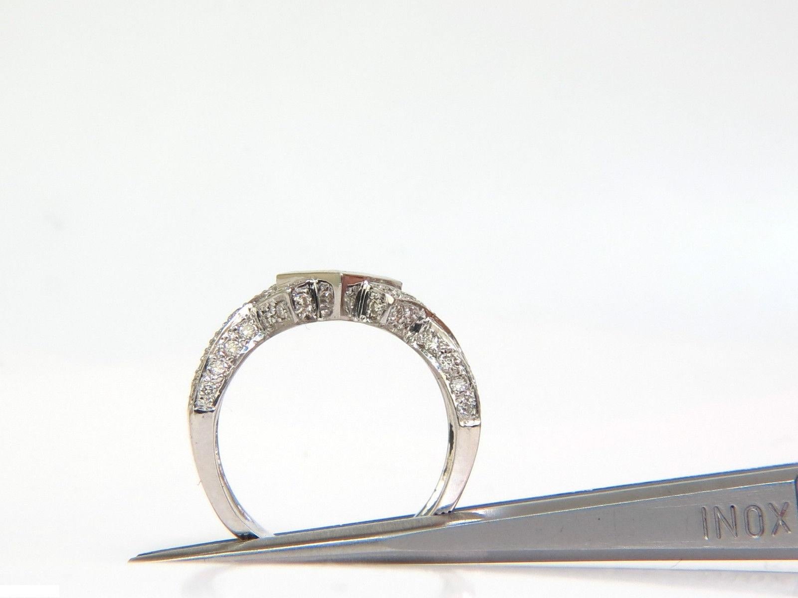 1,00 Karat Classic Princesse Cluster und Rundungen Crossover Ring Split Shank im Angebot 3