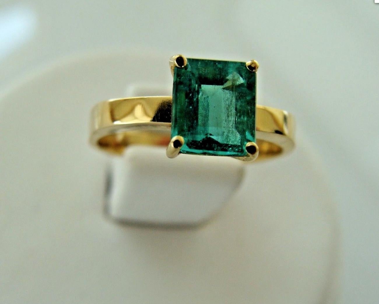 Colombian Emerald Solitaire Engagement Ring 18 Karat 2
