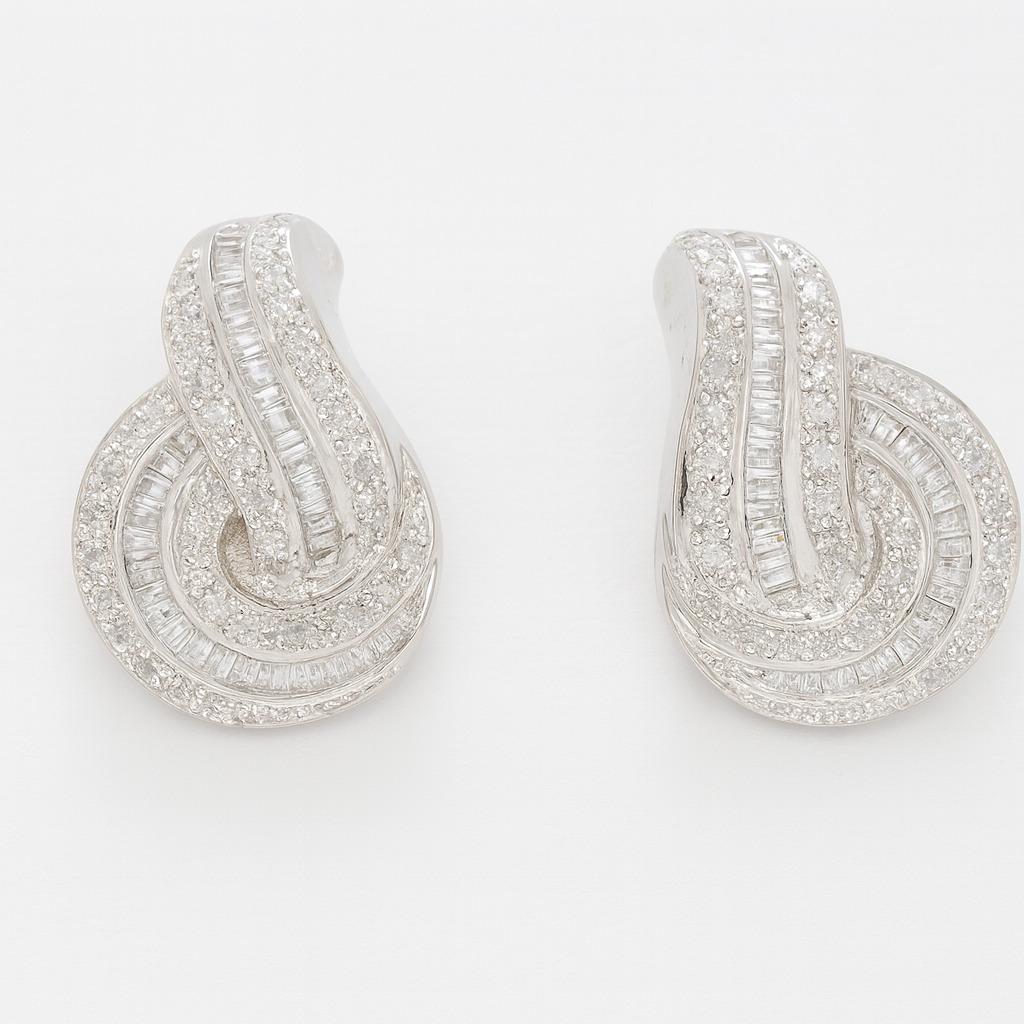 Contemporaneo Orecchini a nodo con diamante da 1,00 carati in oro bianco 14K in vendita