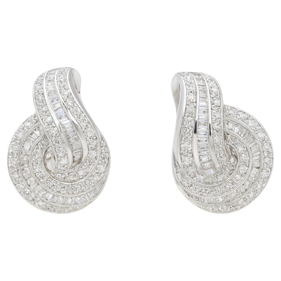 Orecchini a nodo con diamante da 1,00 carati in oro bianco 14K in vendita