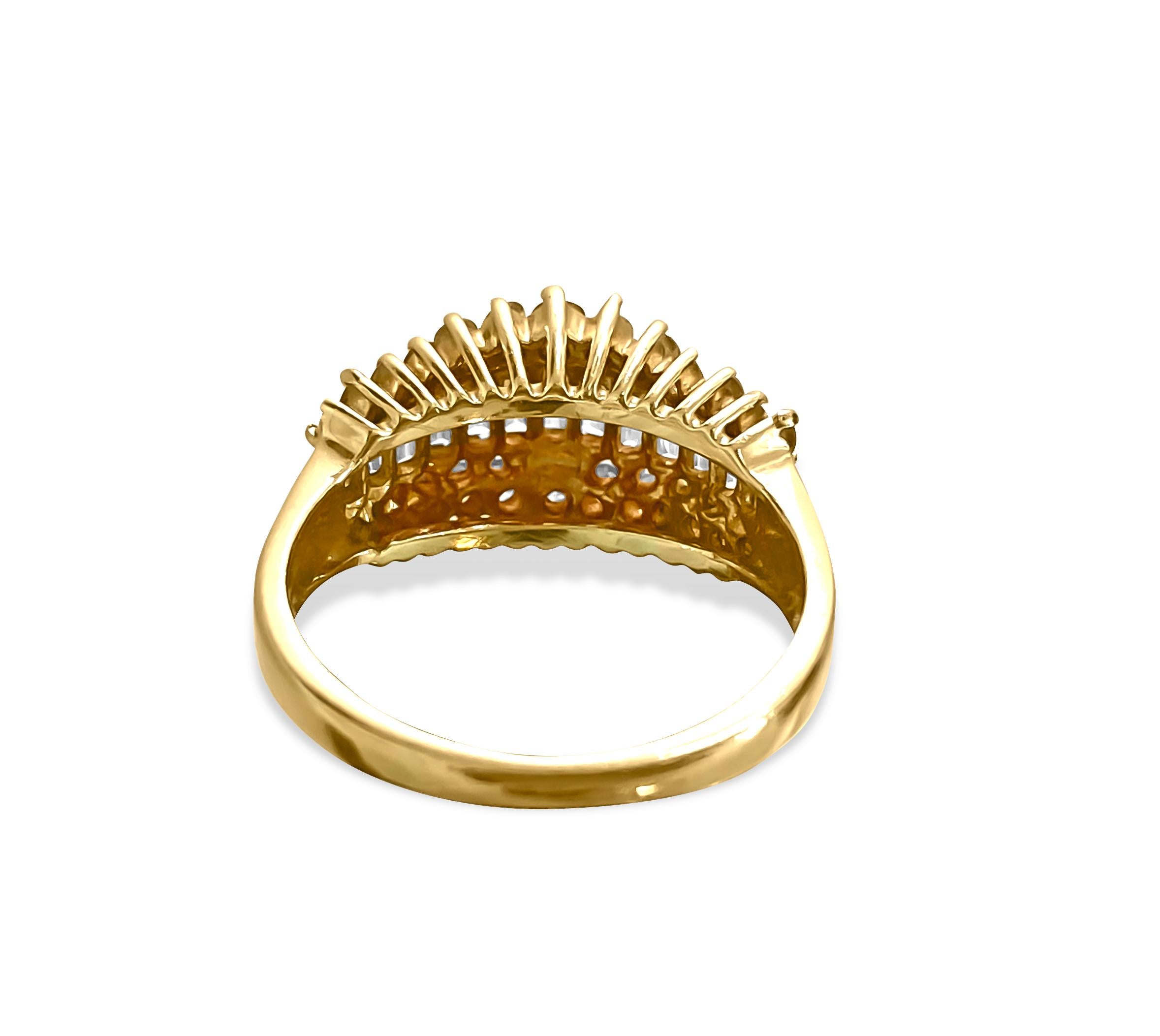 1.00 Carat Diamond and Yellow Gold Engagement Ring In Excellent Condition For Sale In Miami, FL