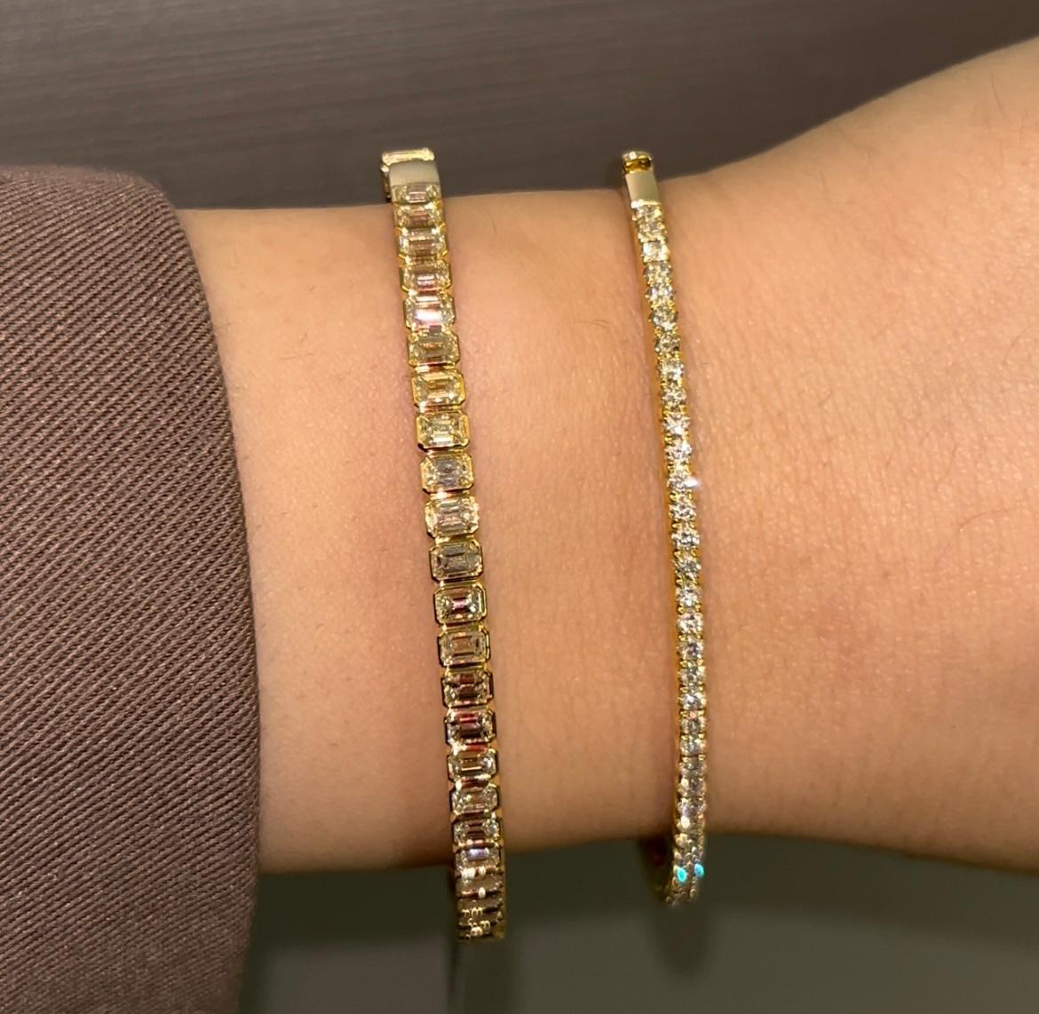 1.00 Carat Diamond Bangle Bracelet 18K Yellow Gold In New Condition For Sale In New York, NY