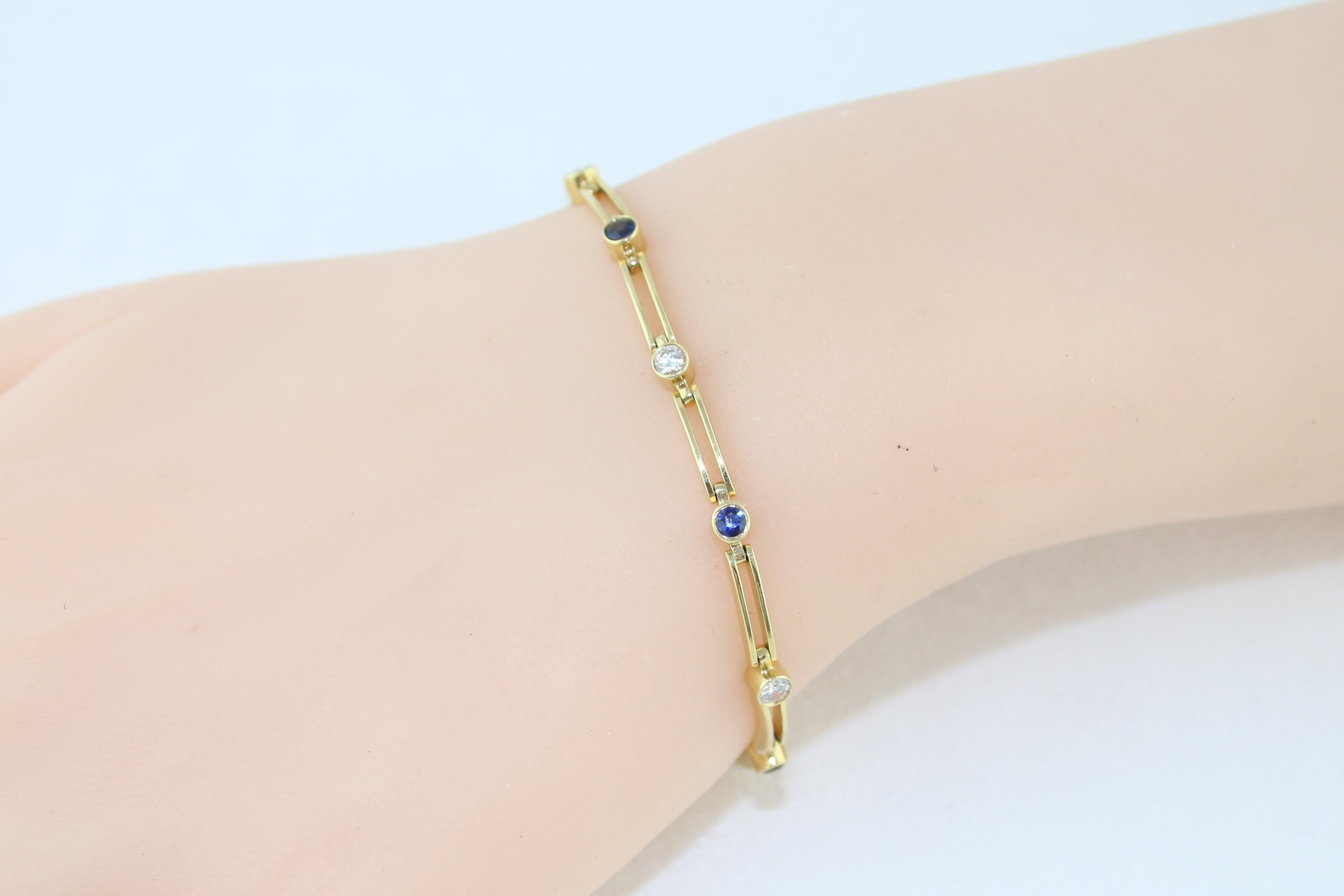 Contemporary 1.00 Carat Diamond and Blue Sapphire Gold Bracelet