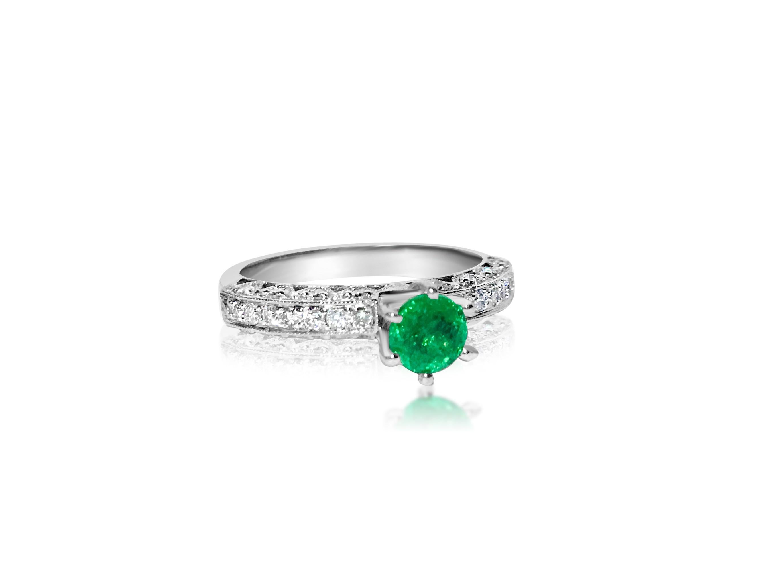Women's 1.00 Carat Diamond & Colombian Emerald Ring in 14K Gold For Sale
