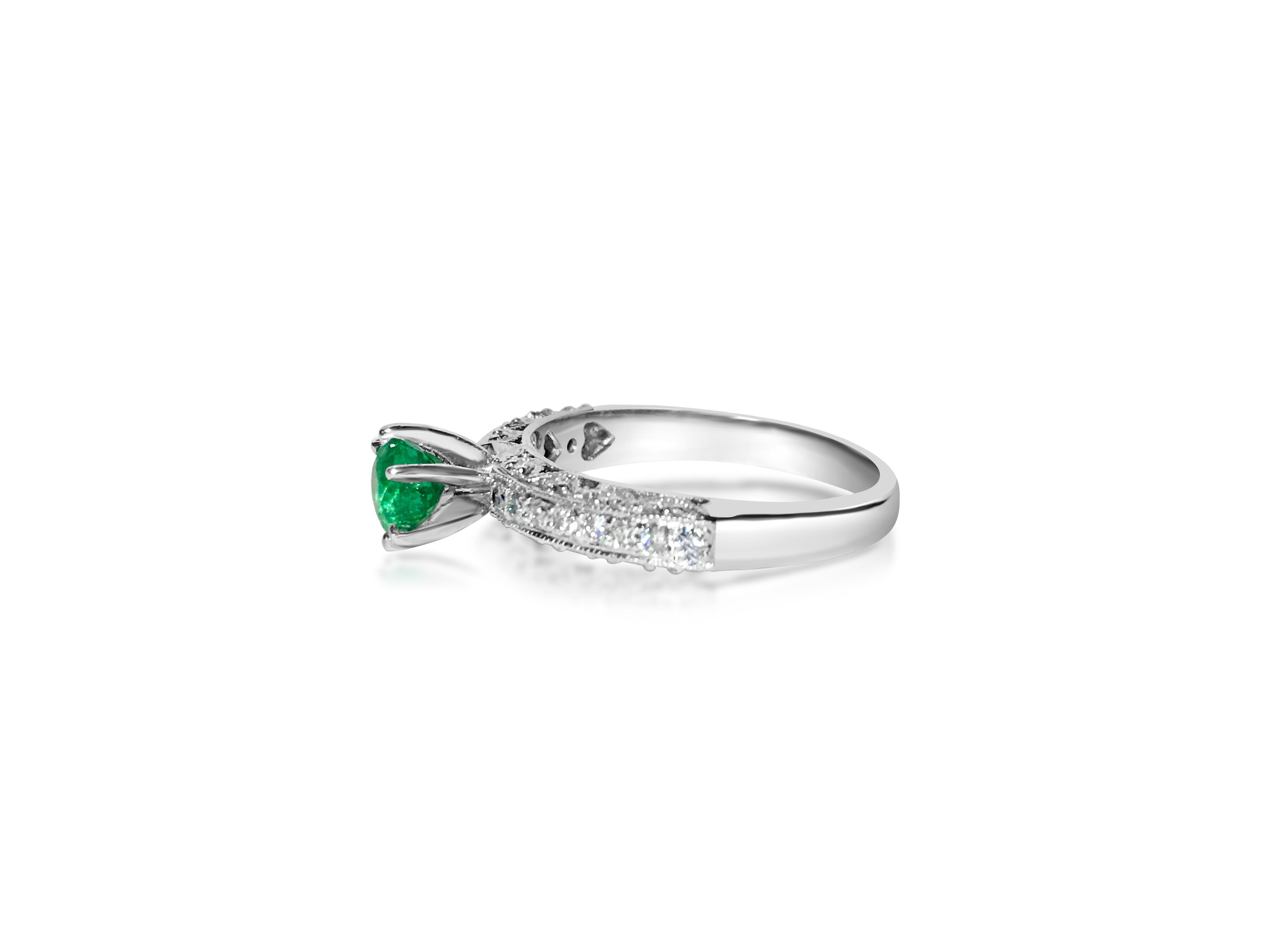 1.00 Carat Diamond & Colombian Emerald Ring in 14K Gold For Sale 1