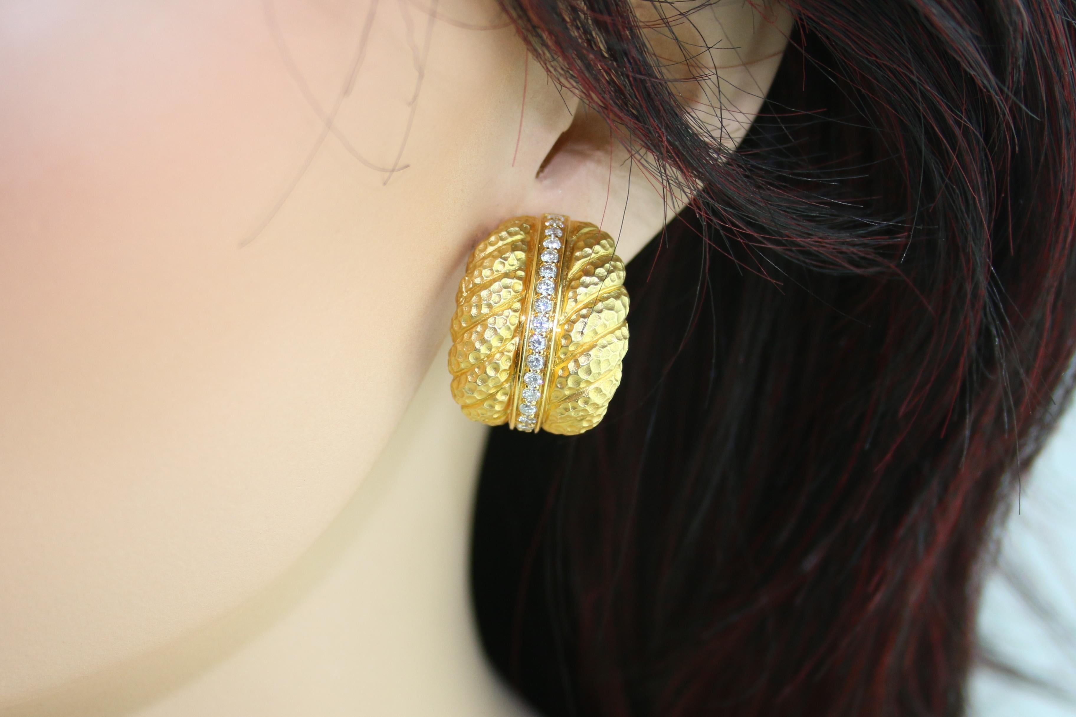 Taille ronde Clips d'oreilles convertibles en or avec diamants de 1,00 carat en vente