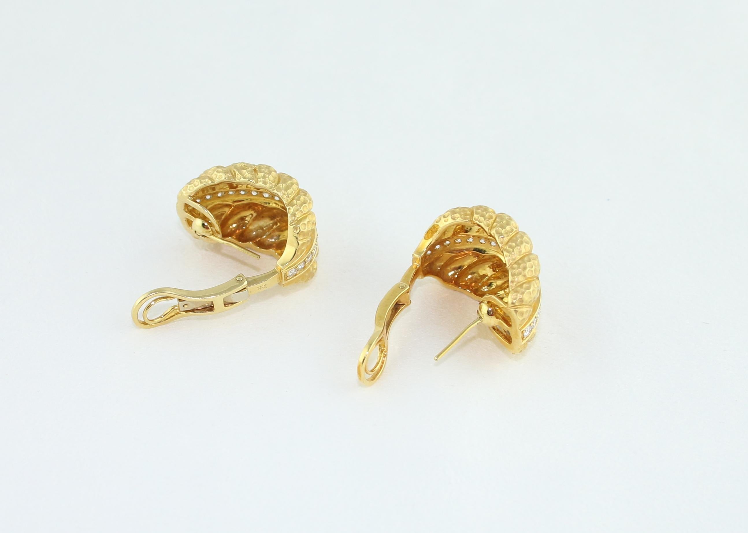 1.00 Carat Diamond Convertible Clip/Post Gold Earrings In New Condition For Sale In New York, NY
