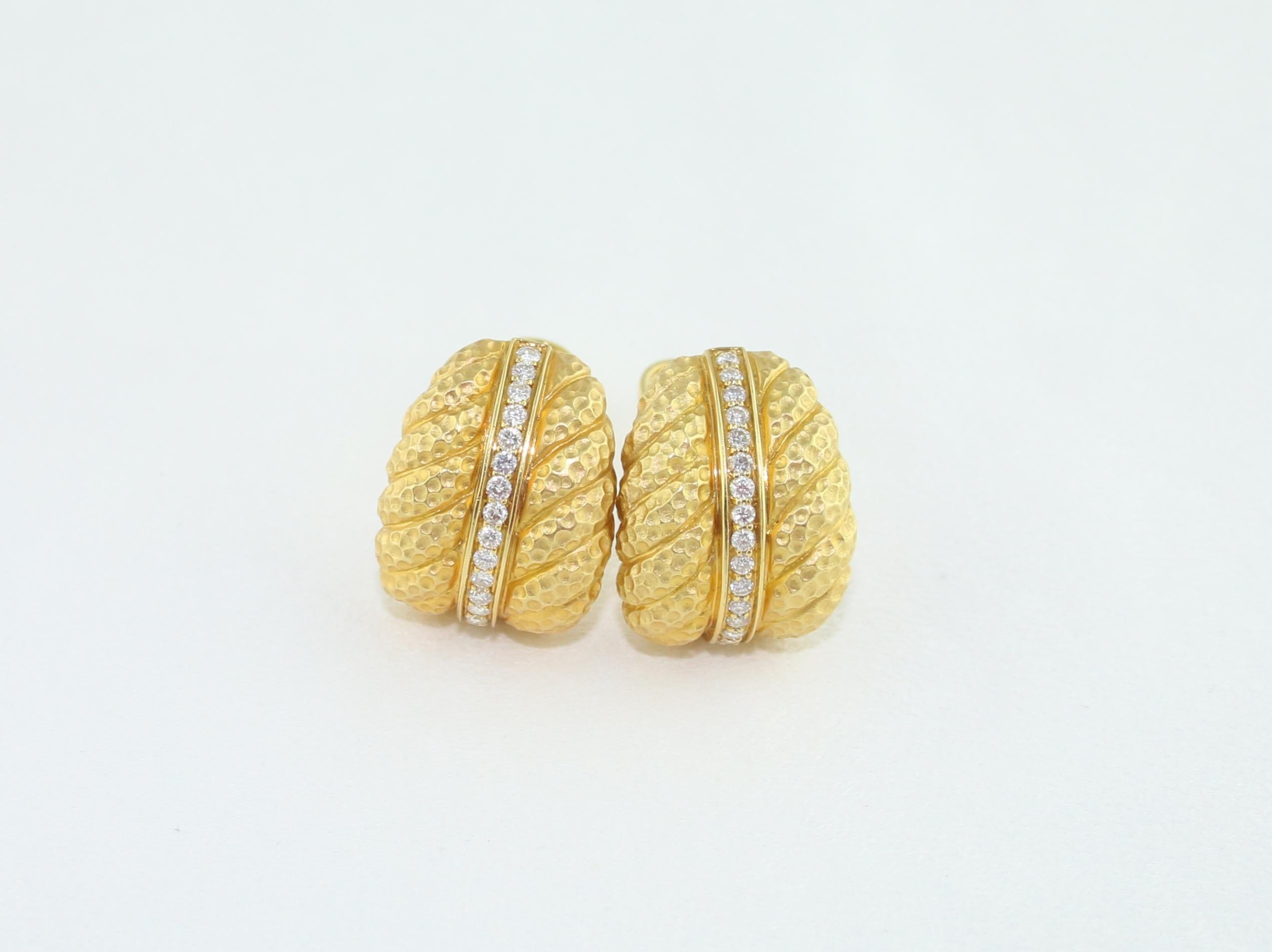 1.00 Carat Diamond Convertible Clip / Post Gold Earrings In New Condition For Sale In New York, NY