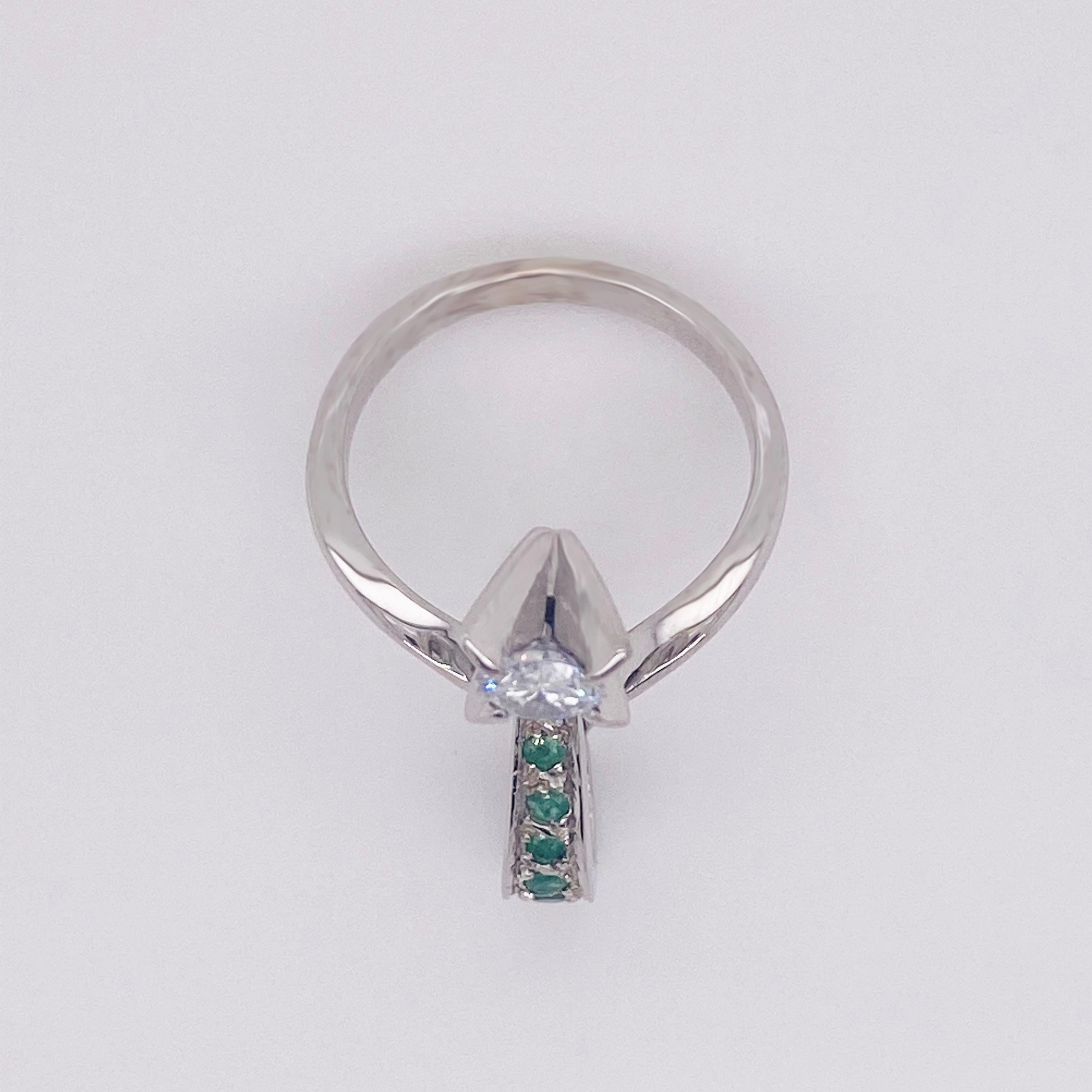 Modern 1.00 Carat Diamond and Emerald 14 Karat White Gold Freeform Ring, White Diamond