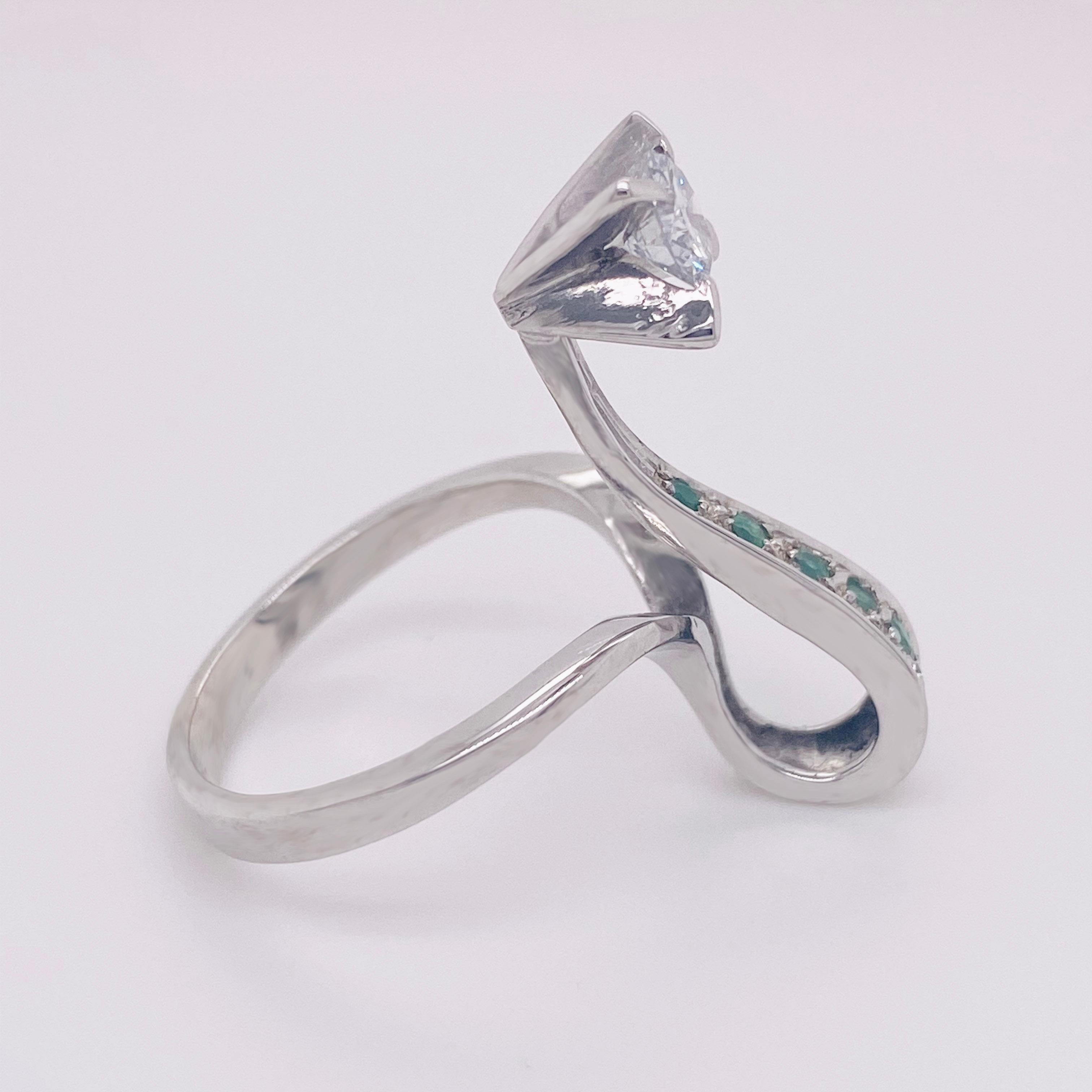 Round Cut 1.00 Carat Diamond and Emerald 14 Karat White Gold Freeform Ring, White Diamond