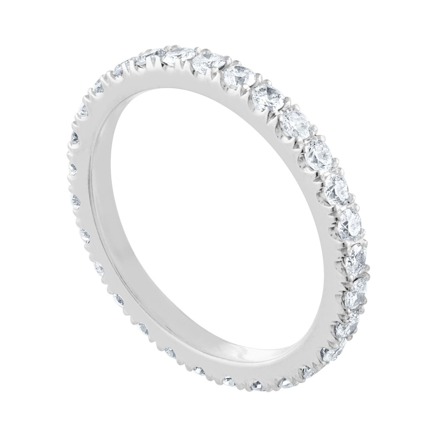 Der Ring ist aus Platin
Es gibt 1,00 Karat in Diamanten G/H SI
Die Diamanten sind rund und brillant
Der Ring wiegt 3,0 Gramm
Der Ring ist eine Größe 6,00, nicht sizable.