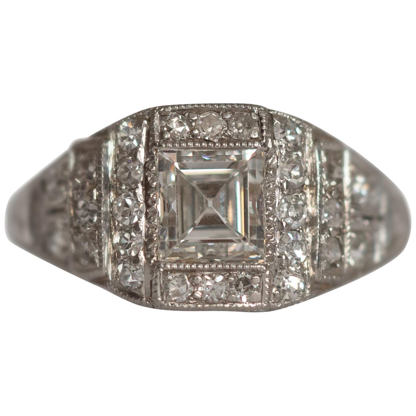 1.00 Carat Diamond Platinum Engagement Ring For Sale