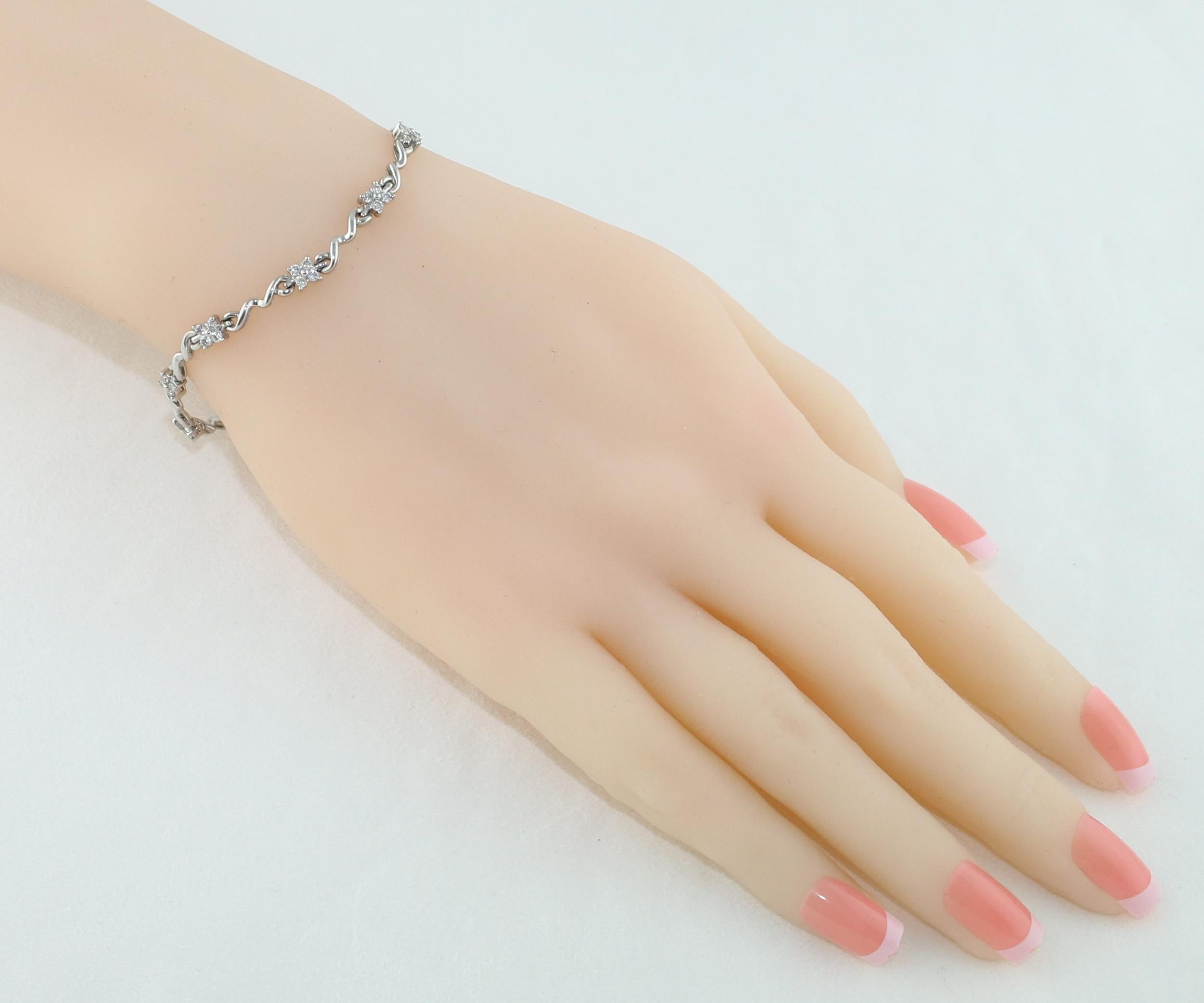 Modern 1.00 Carat Diamond Platinum Flower Cluster Bracelet For Sale