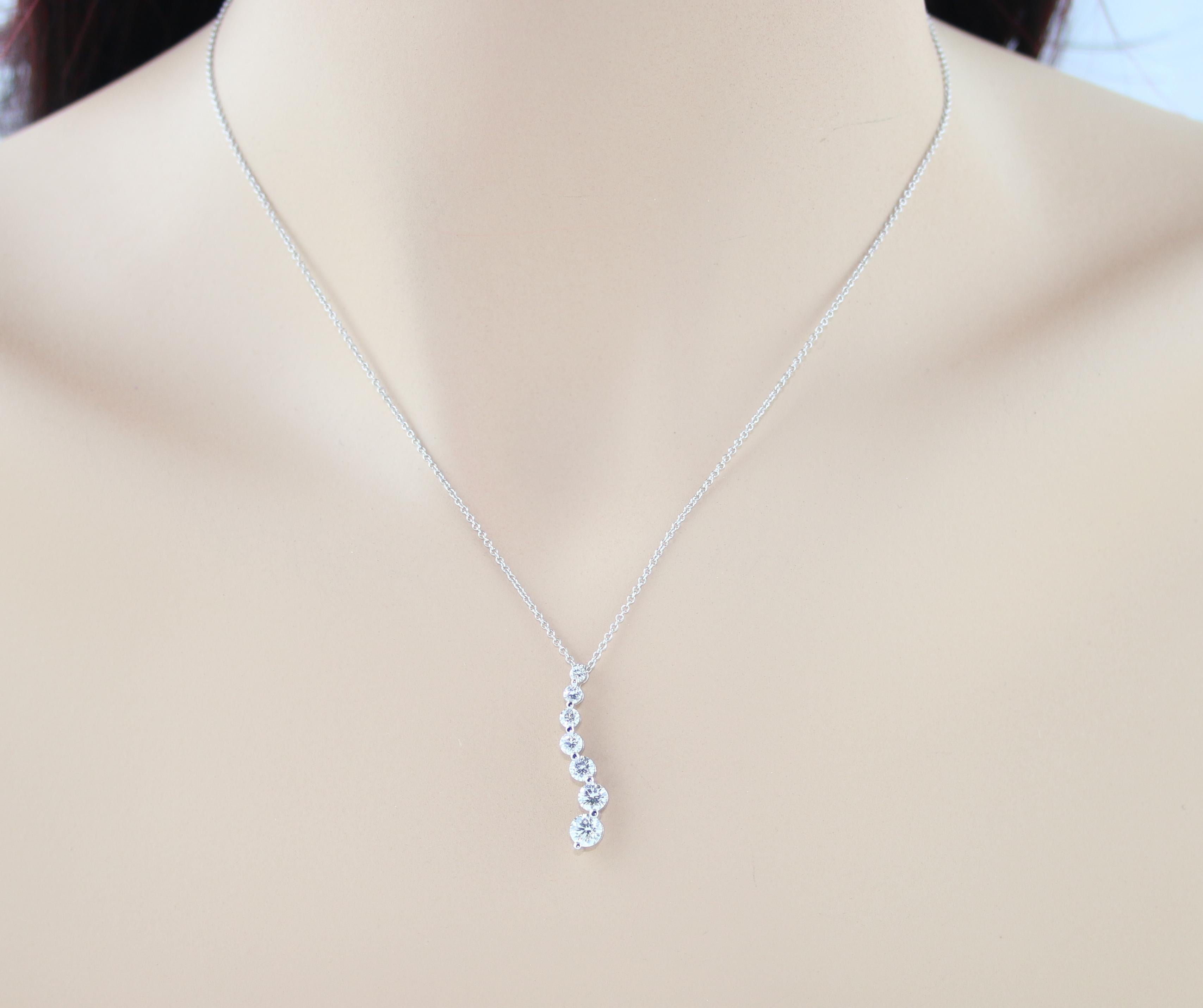 1.00 Carat Diamond Seven-Stone Journey Gold Pendant Necklace In New Condition For Sale In New York, NY