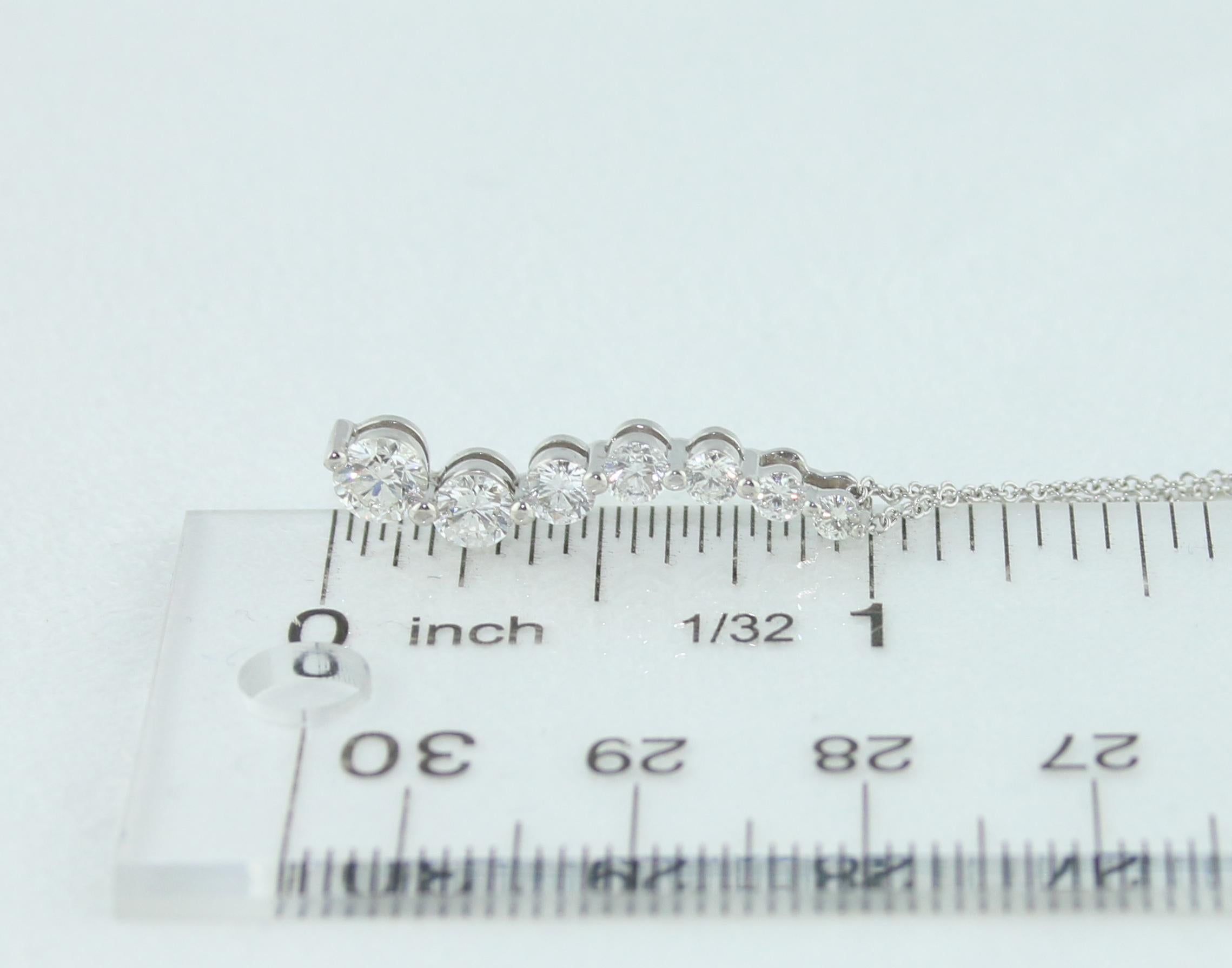 Collana con ciondolo in oro con sette pietre e diamanti da 1,00 carati in vendita 1