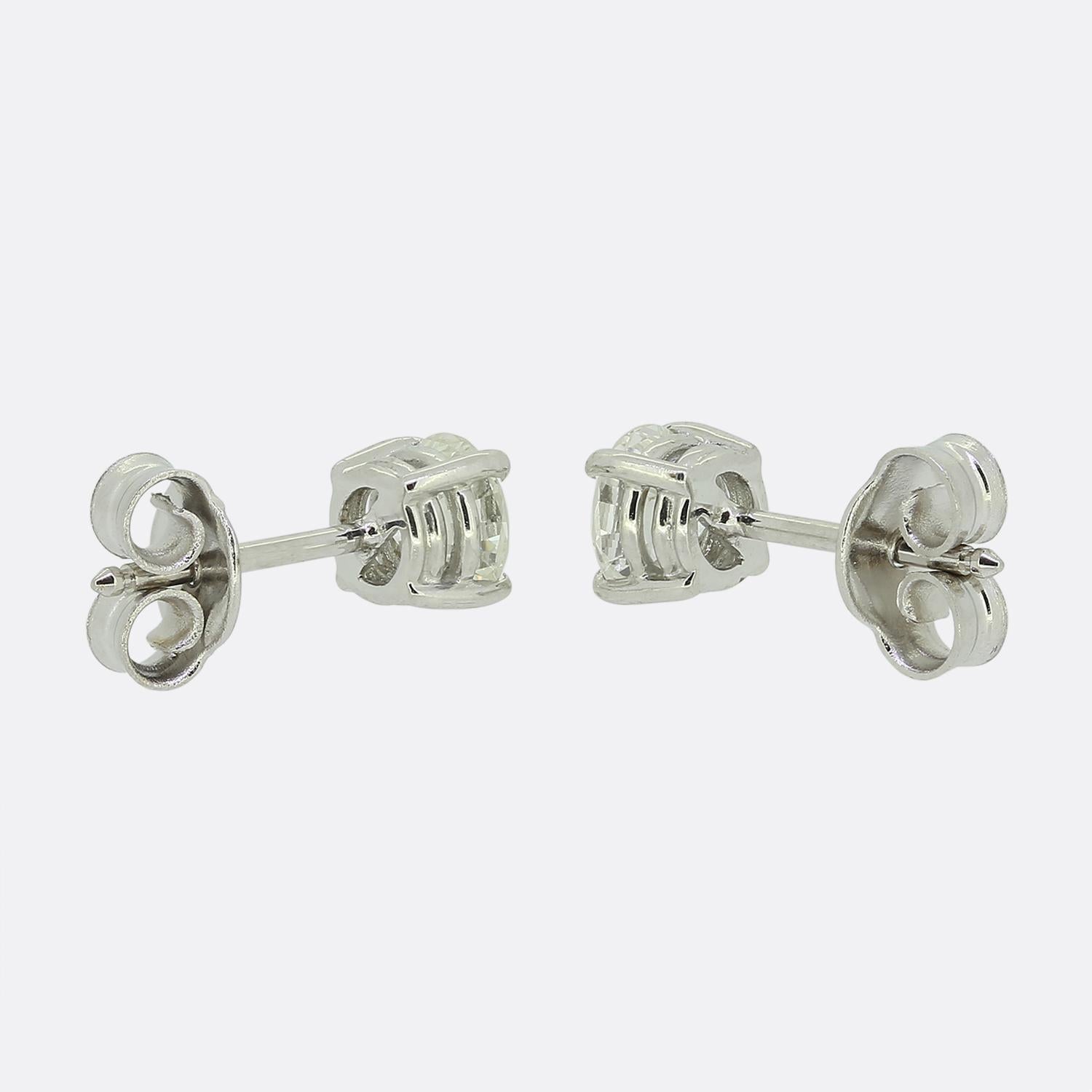 Women's or Men's 1.00 Carat Diamond Stud Earrings For Sale