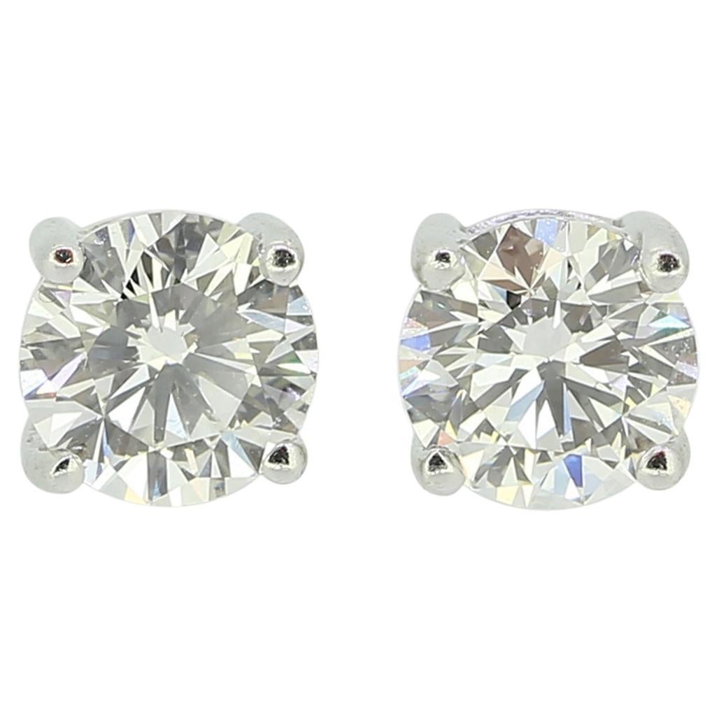 1.00 Carat Diamond Stud Earrings For Sale