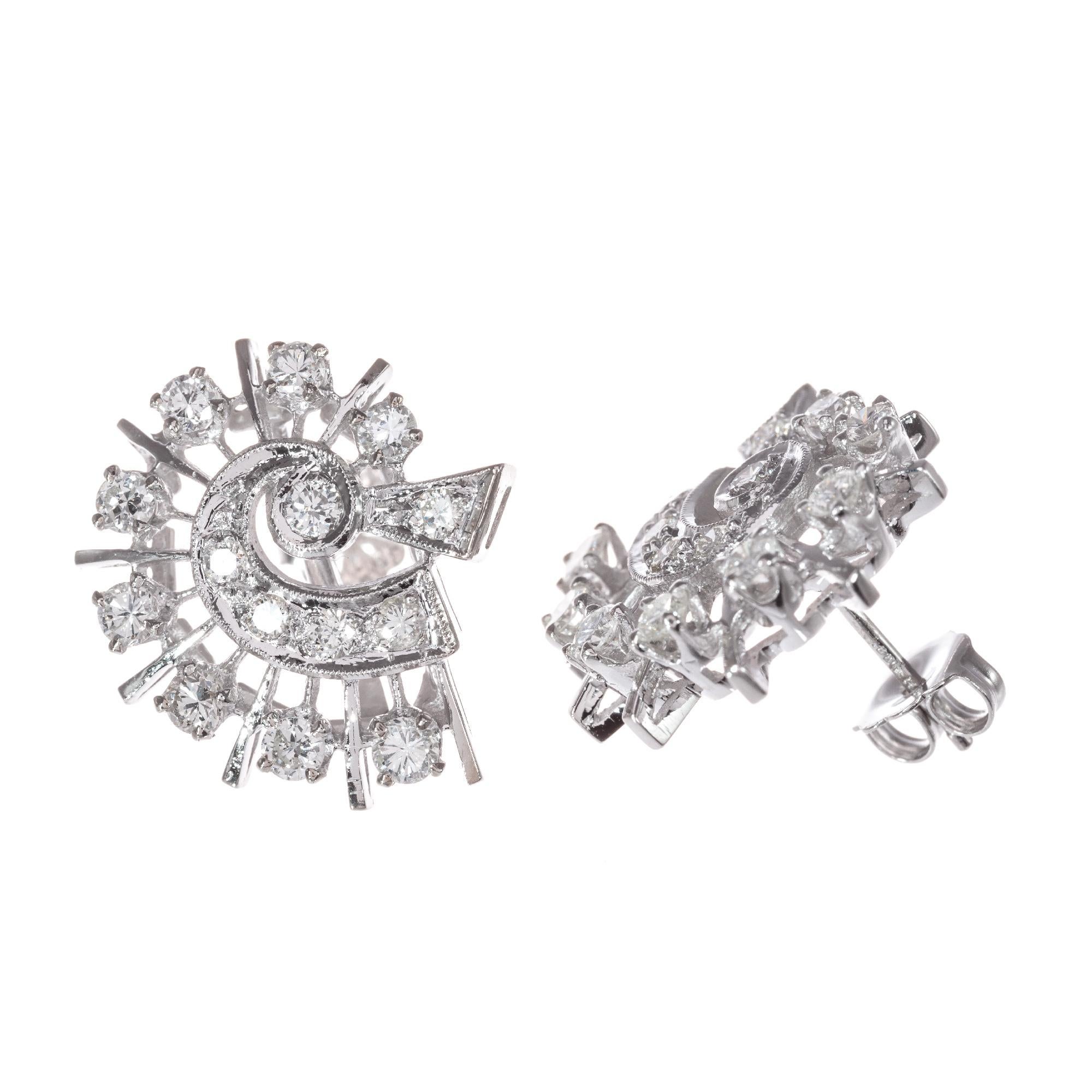 Women's 1.00 Carat Diamond White Gold Comet Design Earrings For Sale